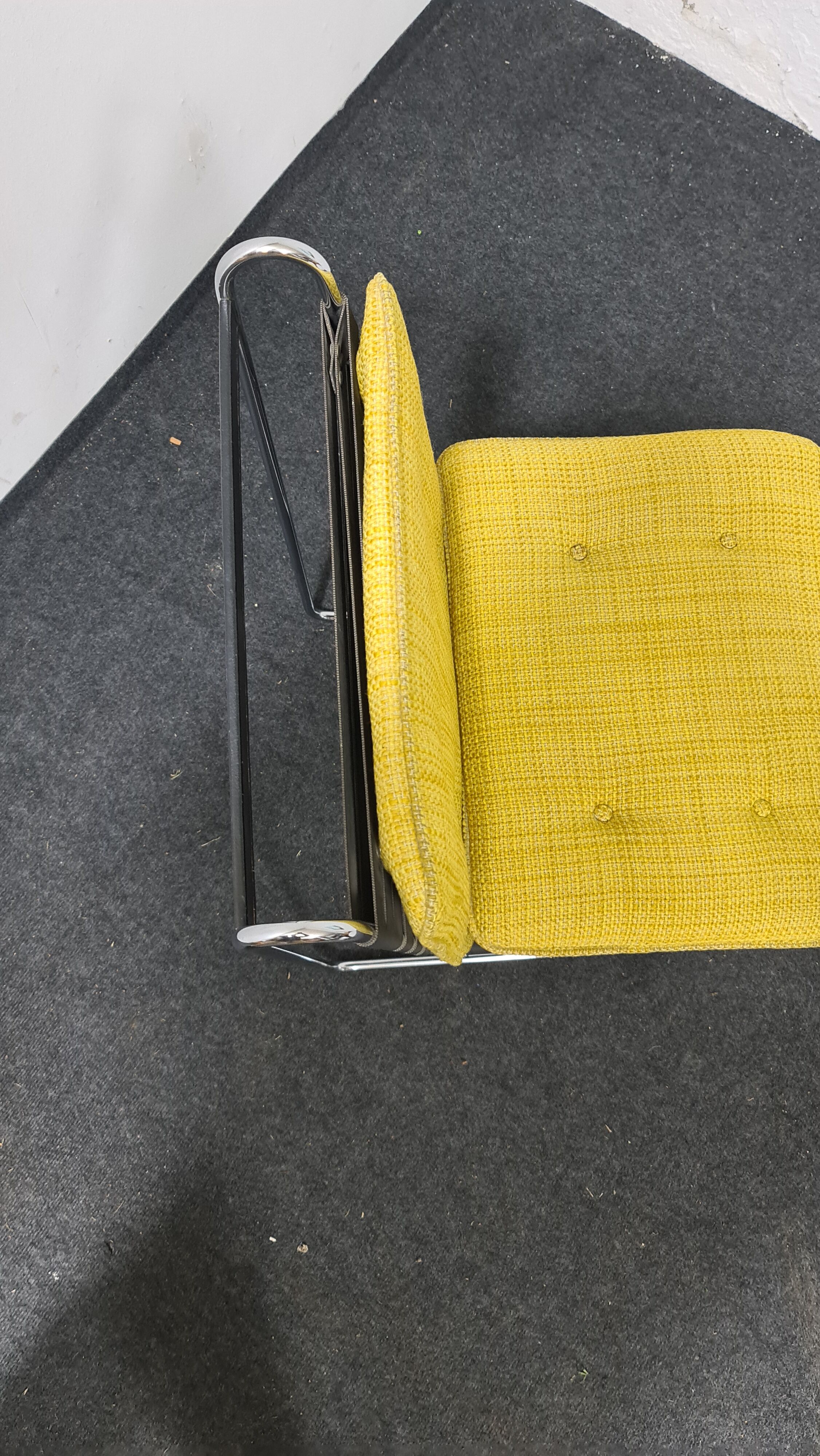 A set of 6 vintage  metal framed dinning chairs