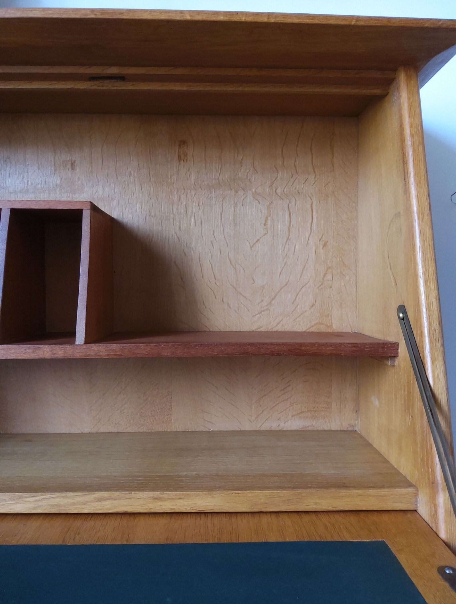 Junior Secretary to Roger Landault