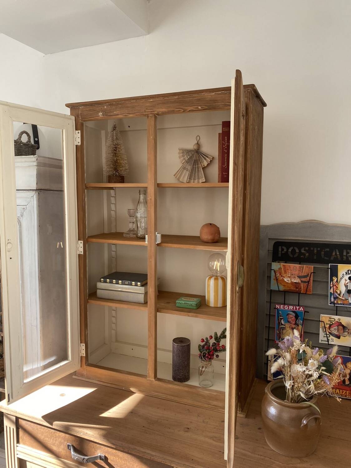 Display cabinet bookshelf
