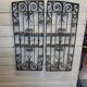 Ancienne paire de grilles en fer forgé