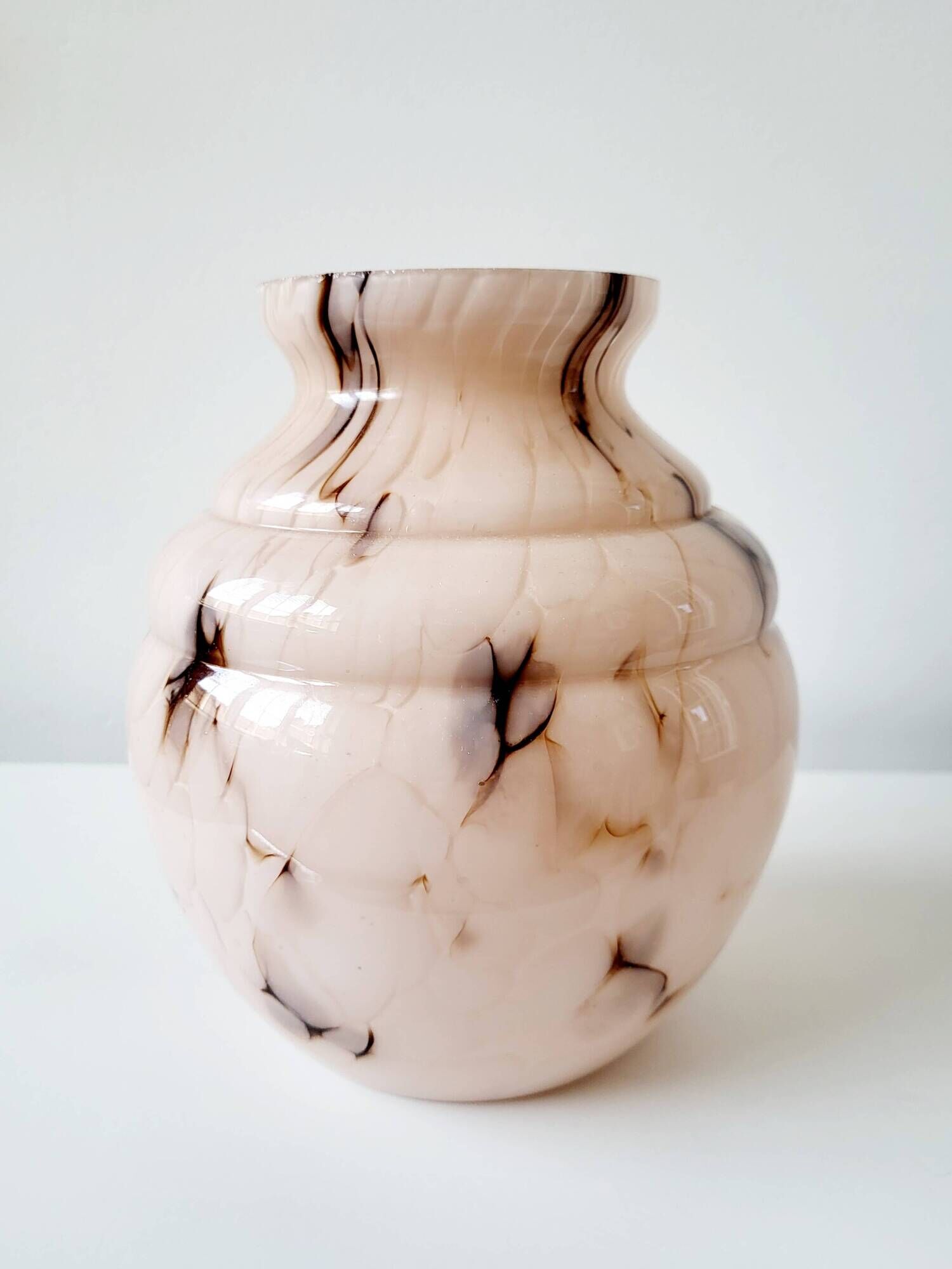 Art deco opaline glazen vaas, Verreries de Scailmont, Henri Heemskerk
