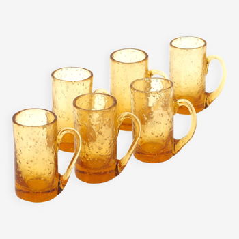 Six tasses à espresso de Biot, verre bullé ambré, années 70