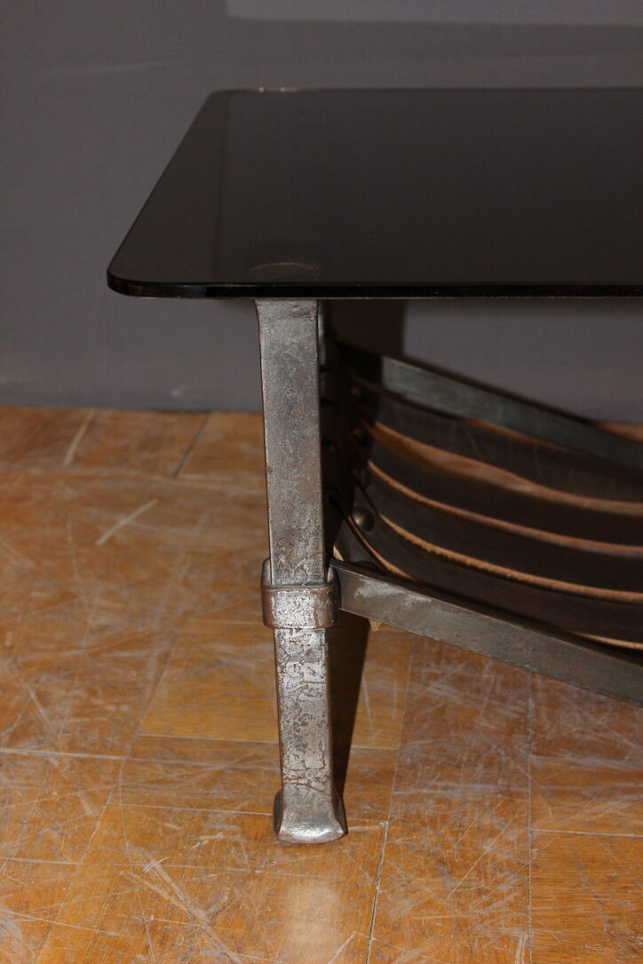 Table basse en fer forgé et cuir vers 1970