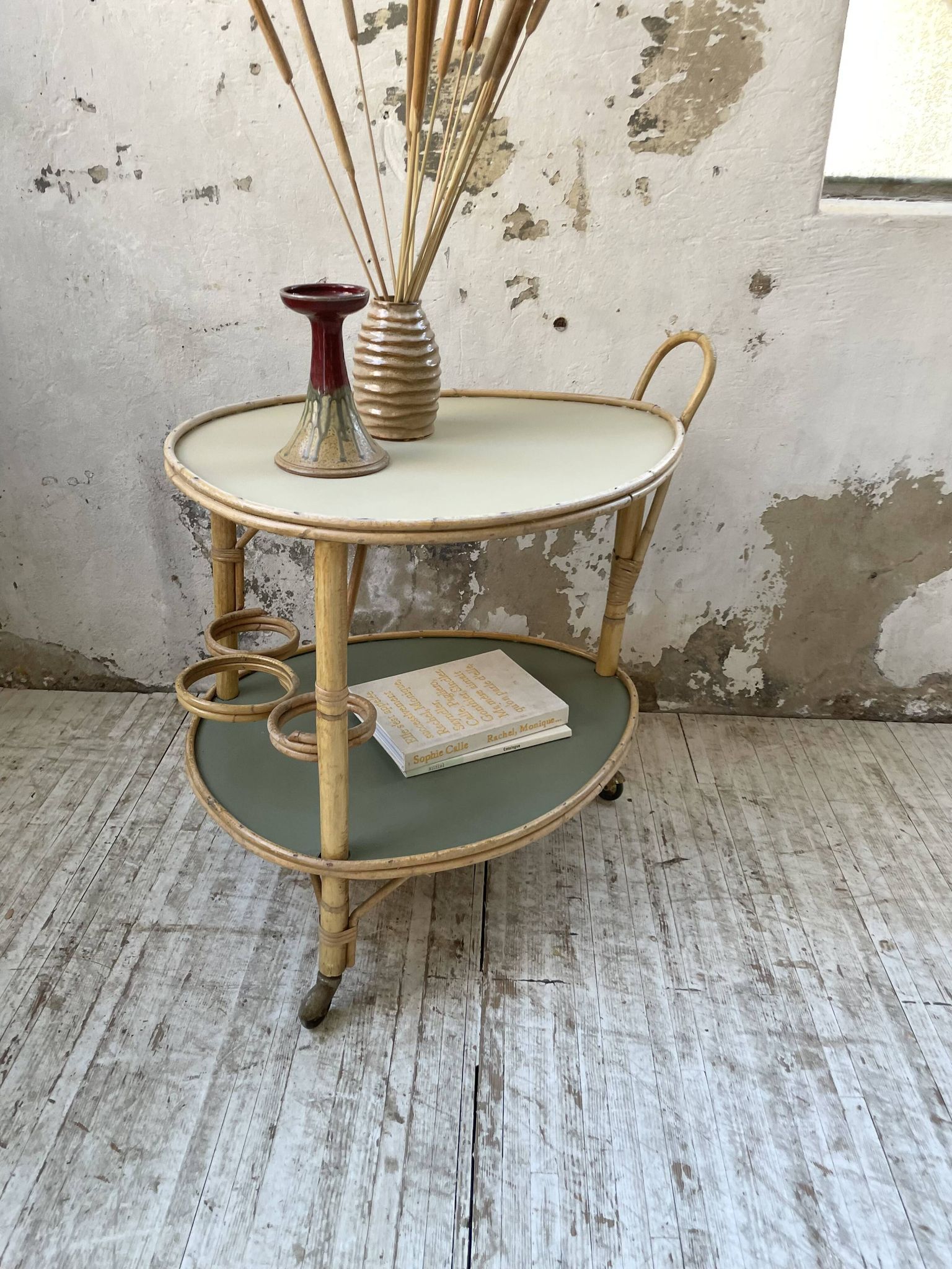 Desserte, table roulante en rotin années 60