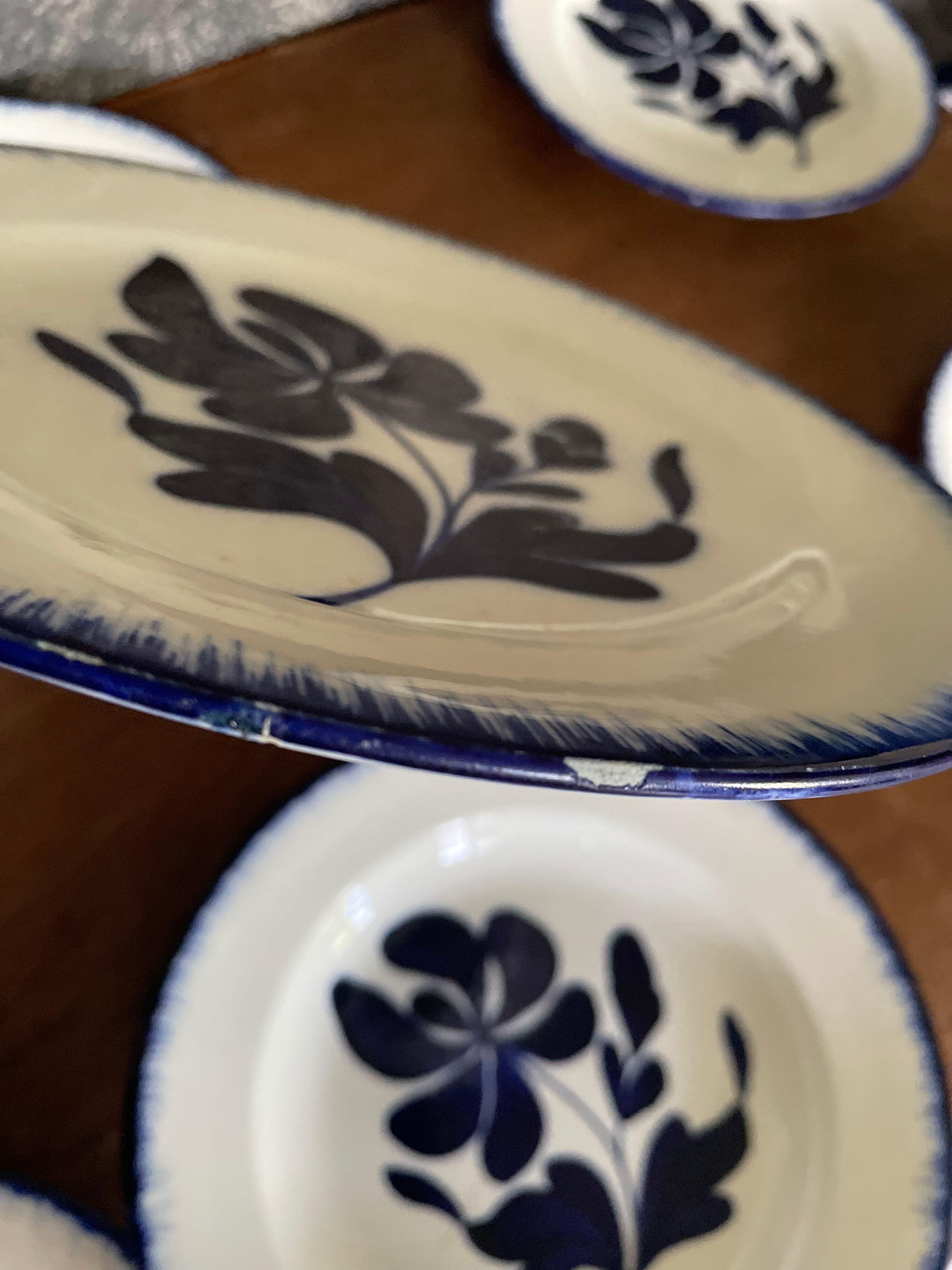 Plates model thebes salins iron earth