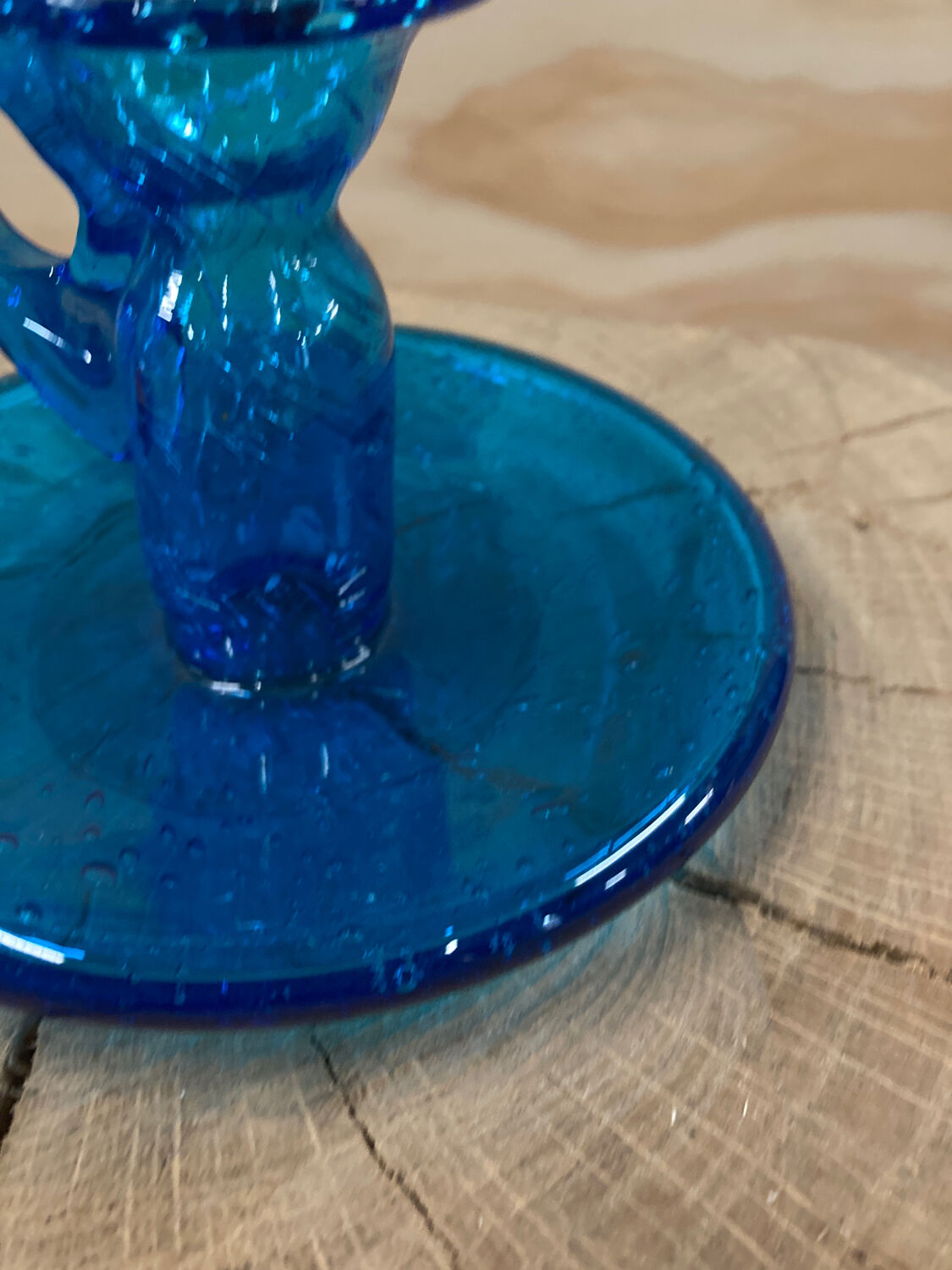 Bougeoir en verre soufflé bleu style Biot
