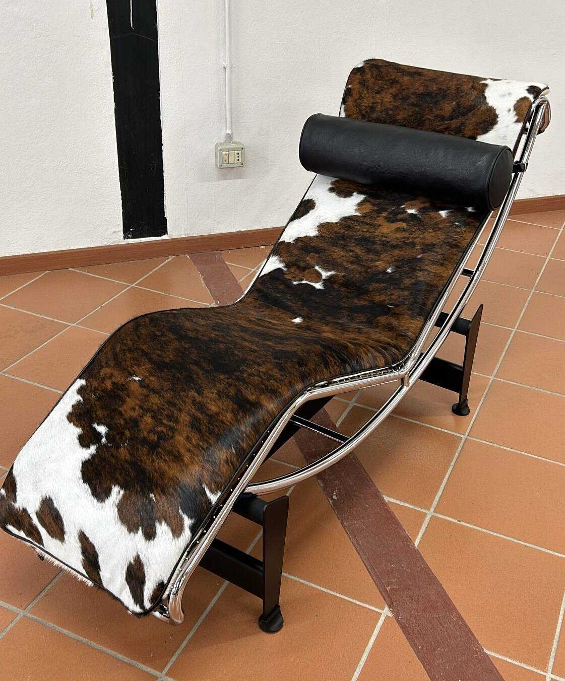 Le Corbusier LC4 lounge chair