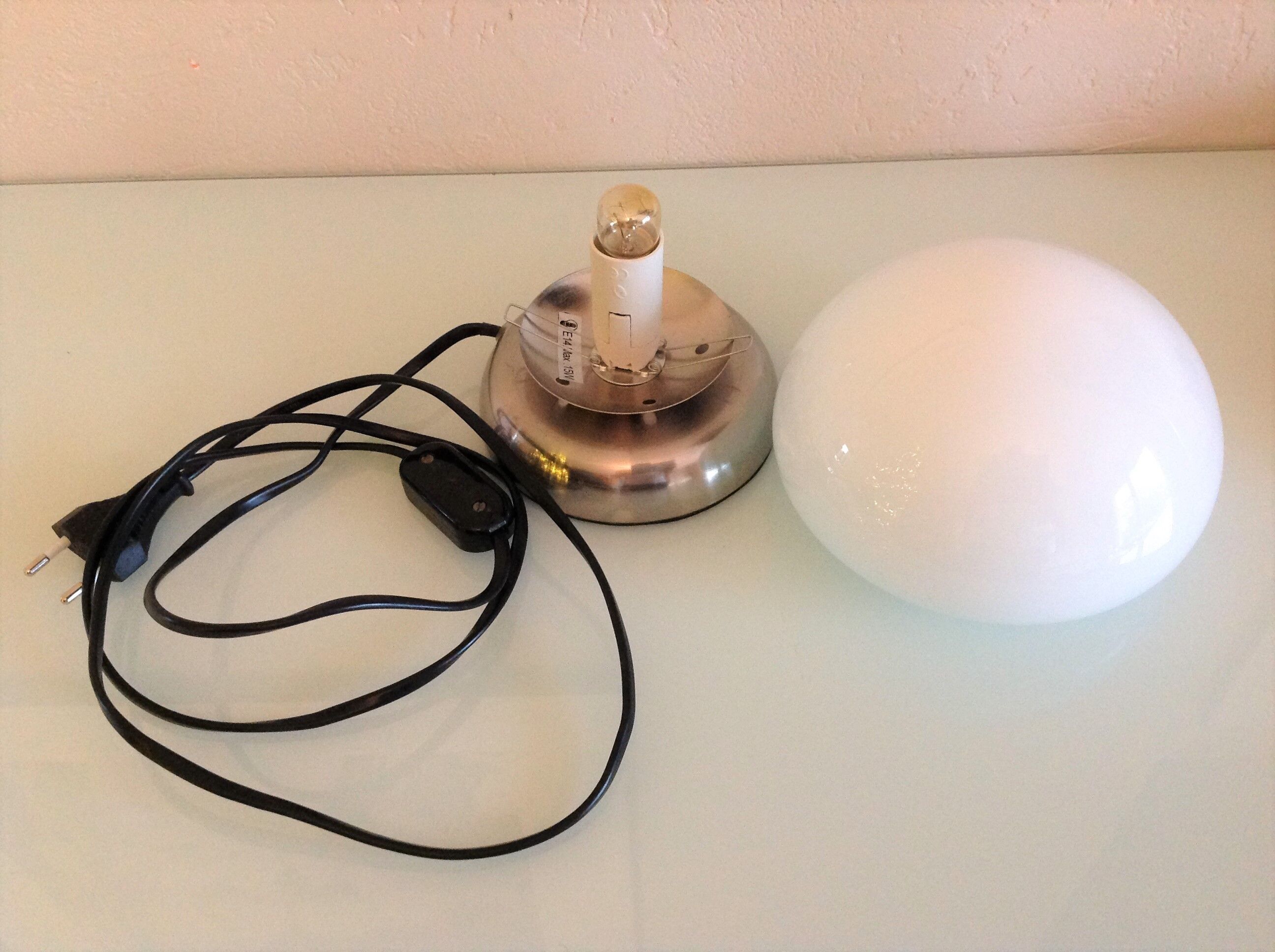 Bedside lamp in white opaline and chromed metal, 70s-80s
