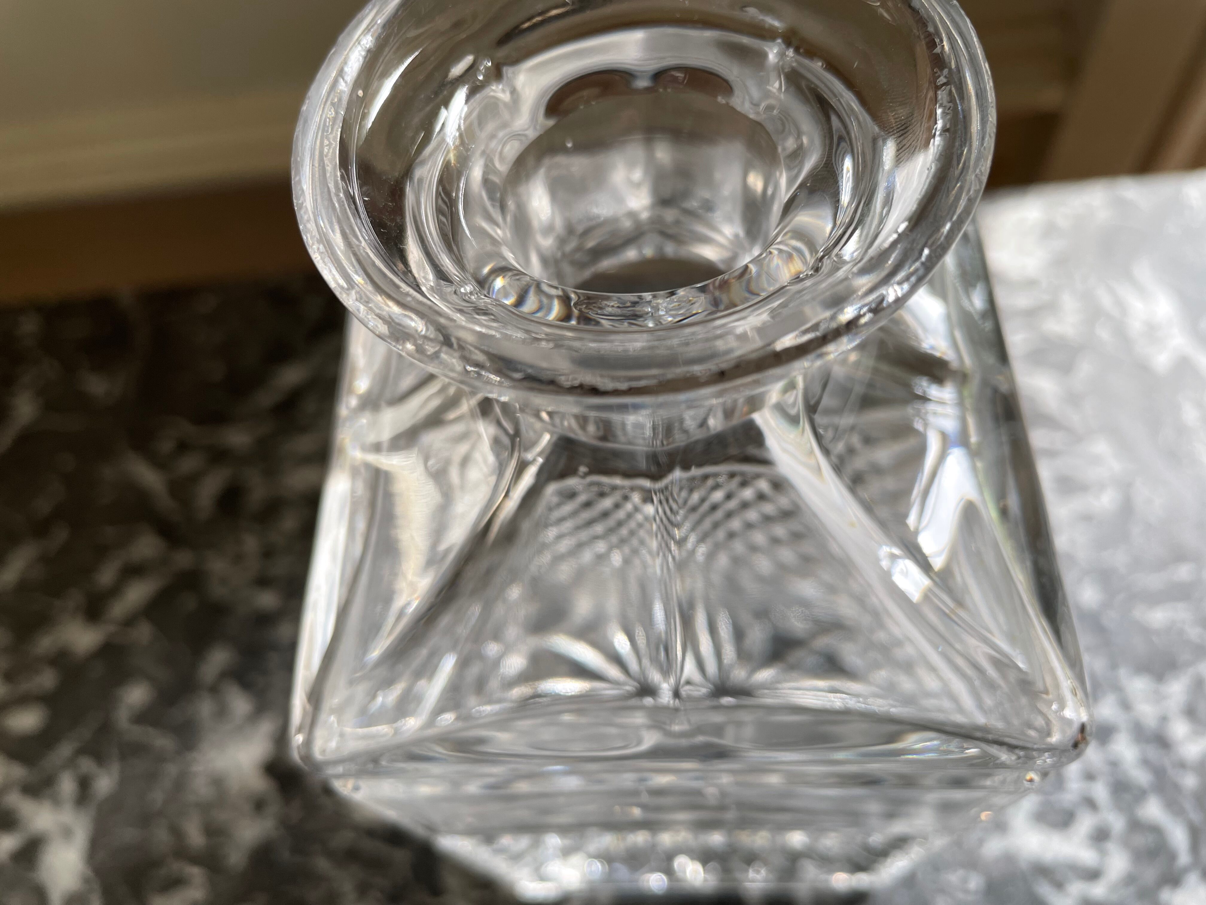 Vintage crystal decanter diamond tip