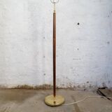Mid-century floor lamp in brass and polished wood by Böhlmarks, Sweden, 1940s.