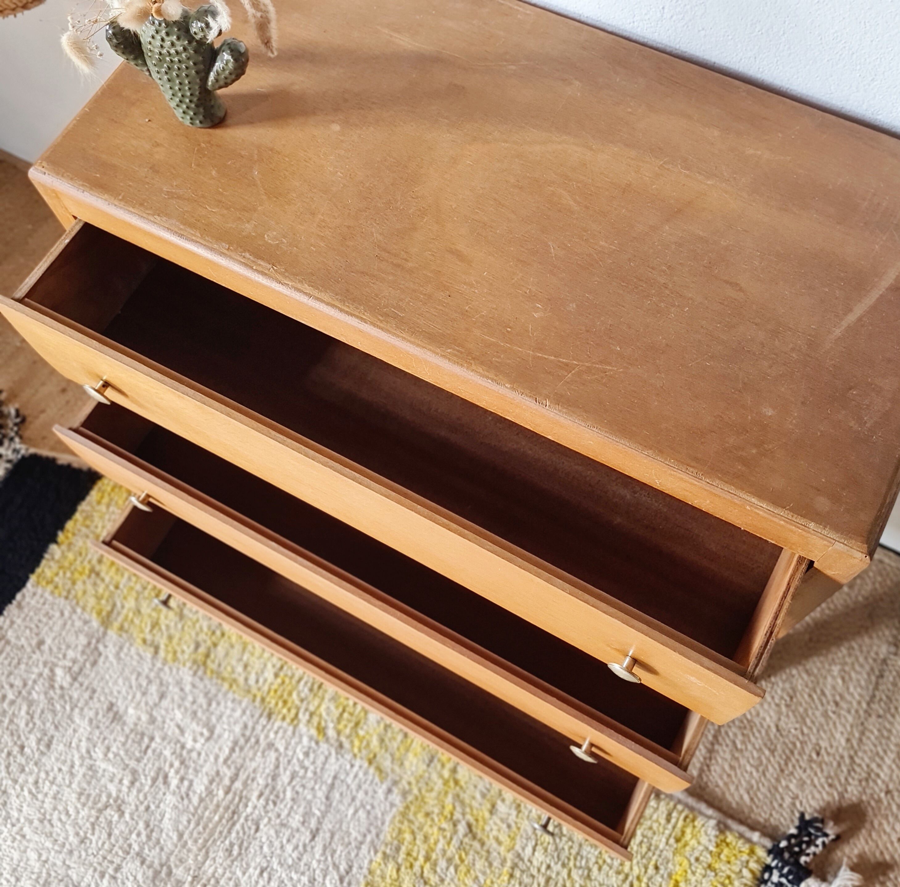 Commode vintage en bois clair à 3 tiroirs – Années 50 / 60