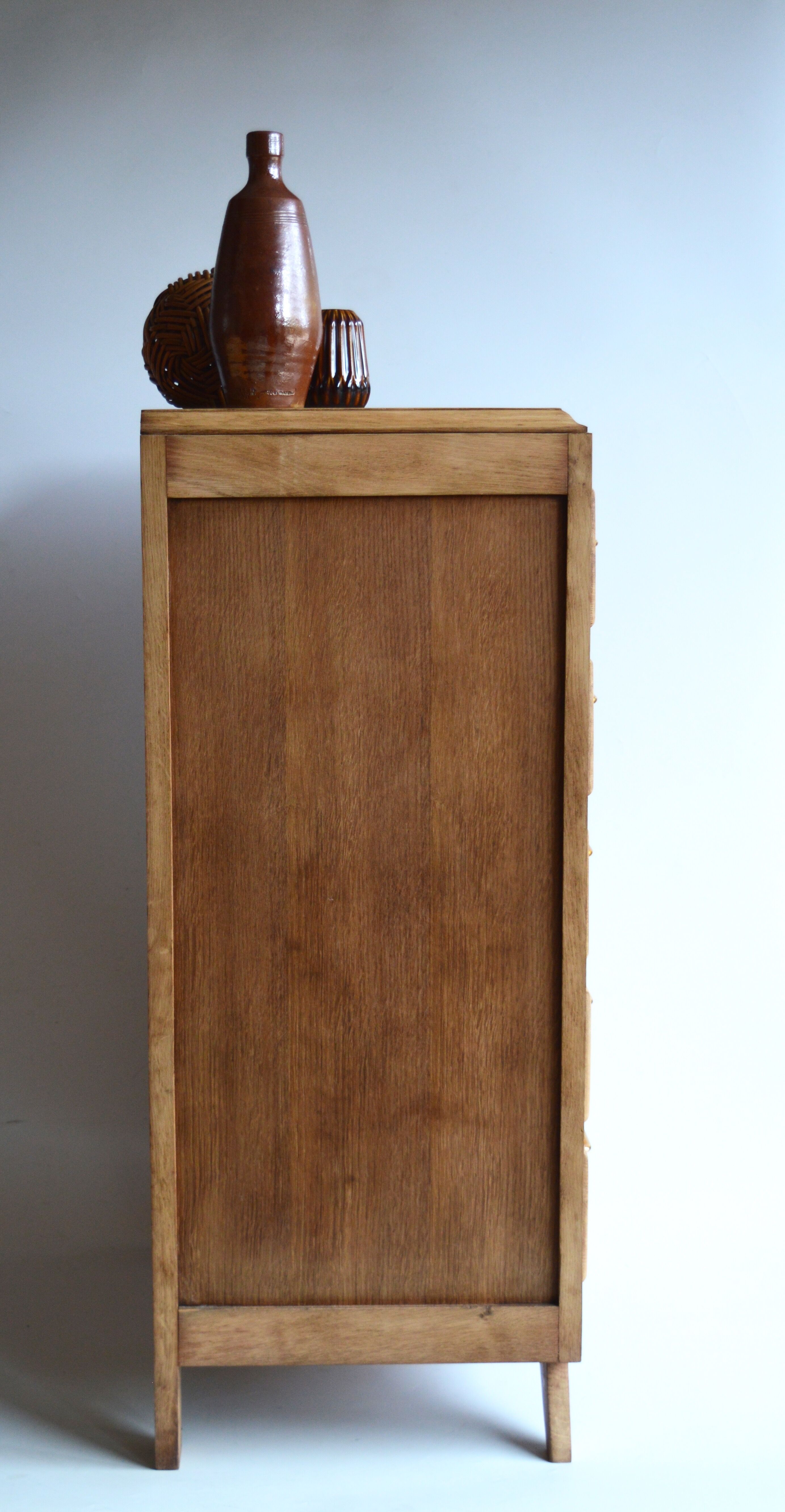 Chiffonier