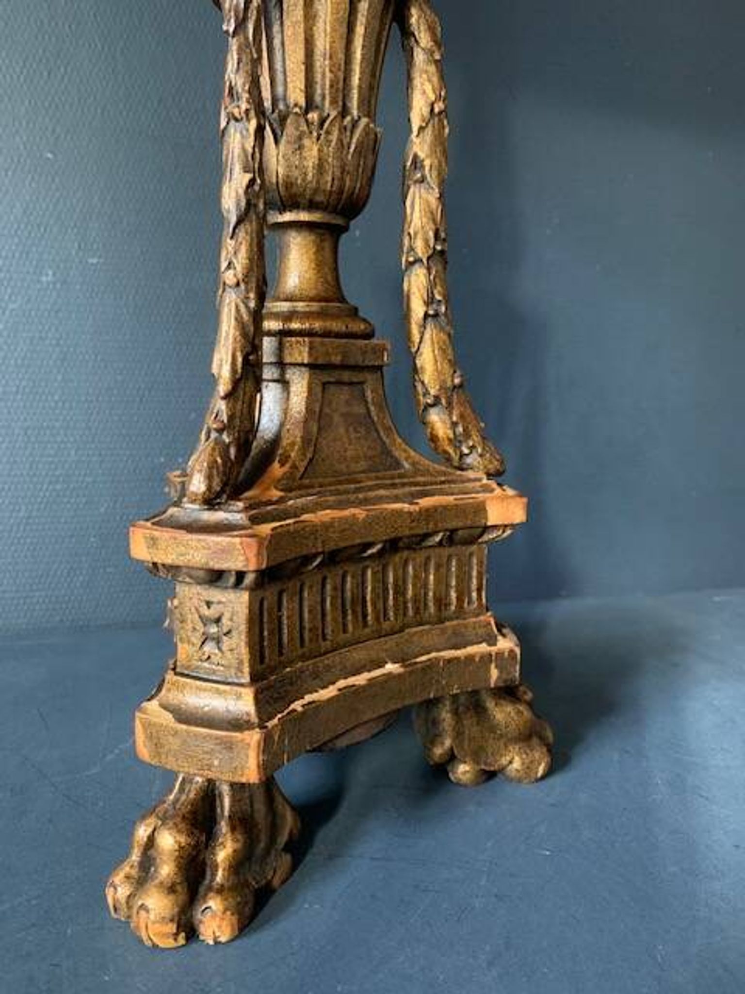 Antique lamp in gilded carved wood, tripod, Napoleon III, 19th century