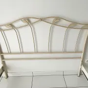 Lit en 140 en métal écru