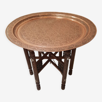 Table marocaine vintage en bois, cuivre et nacre