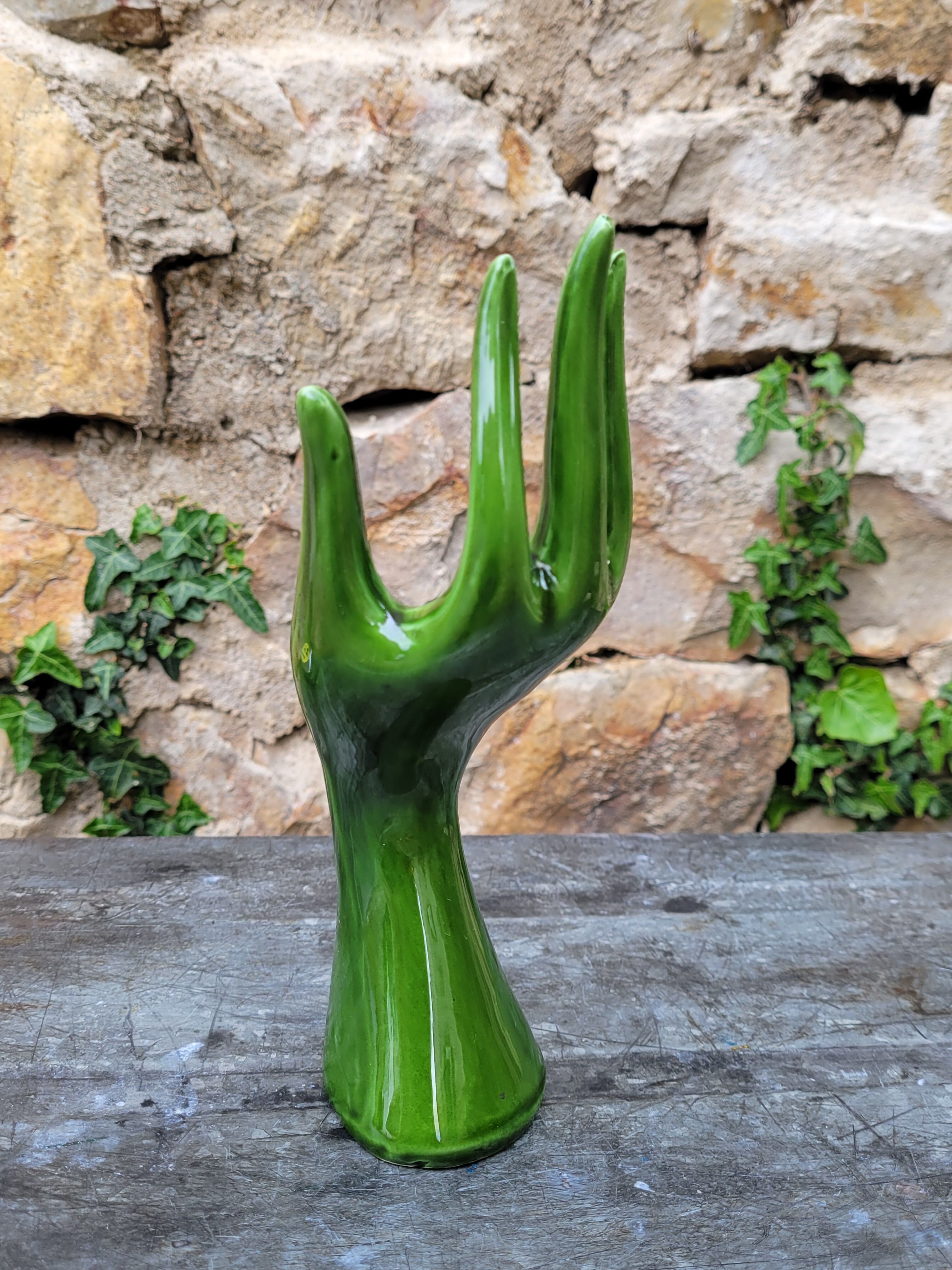 Hand-shaped baguier vase