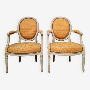 Paire de fauteuils medaillon  style Louis XVI