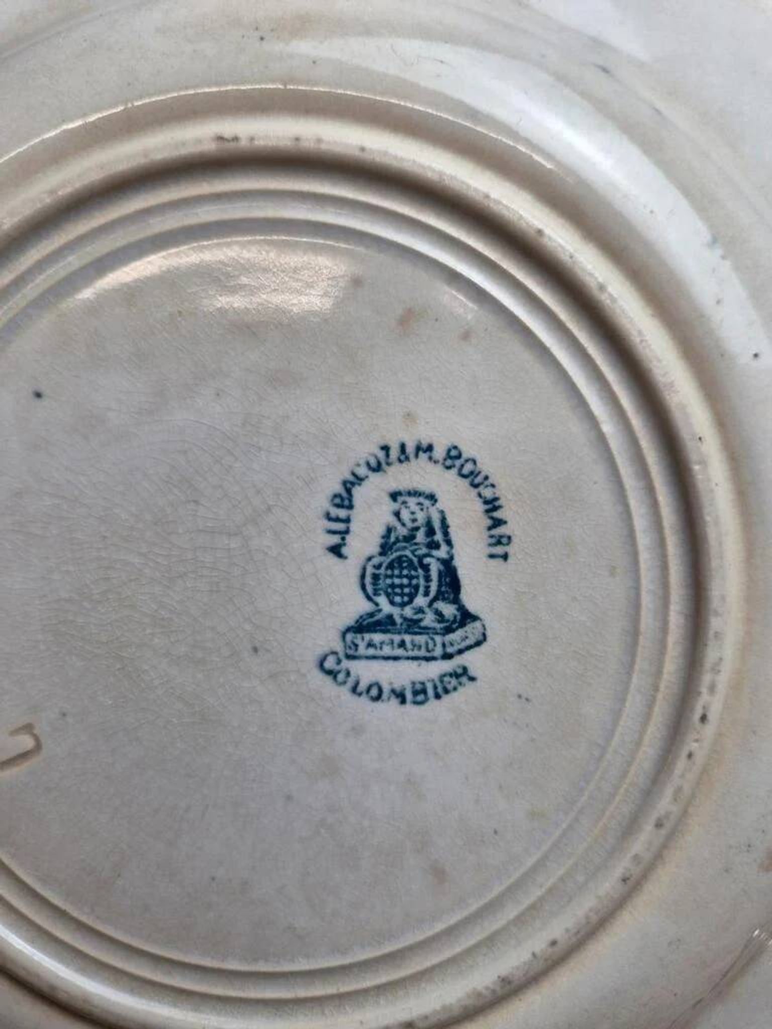 Antique hollow plate Lebacqz & Bouchard Colombier with bird decoration, Terre de Fer.