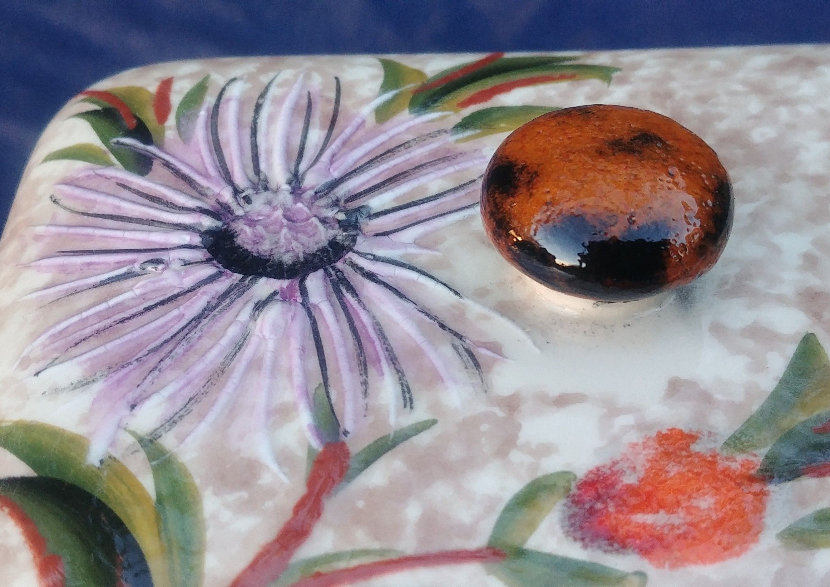 Large glazed ceramic butter cellar Vallauris signed Tess years 60/70 flower decoration in relief.