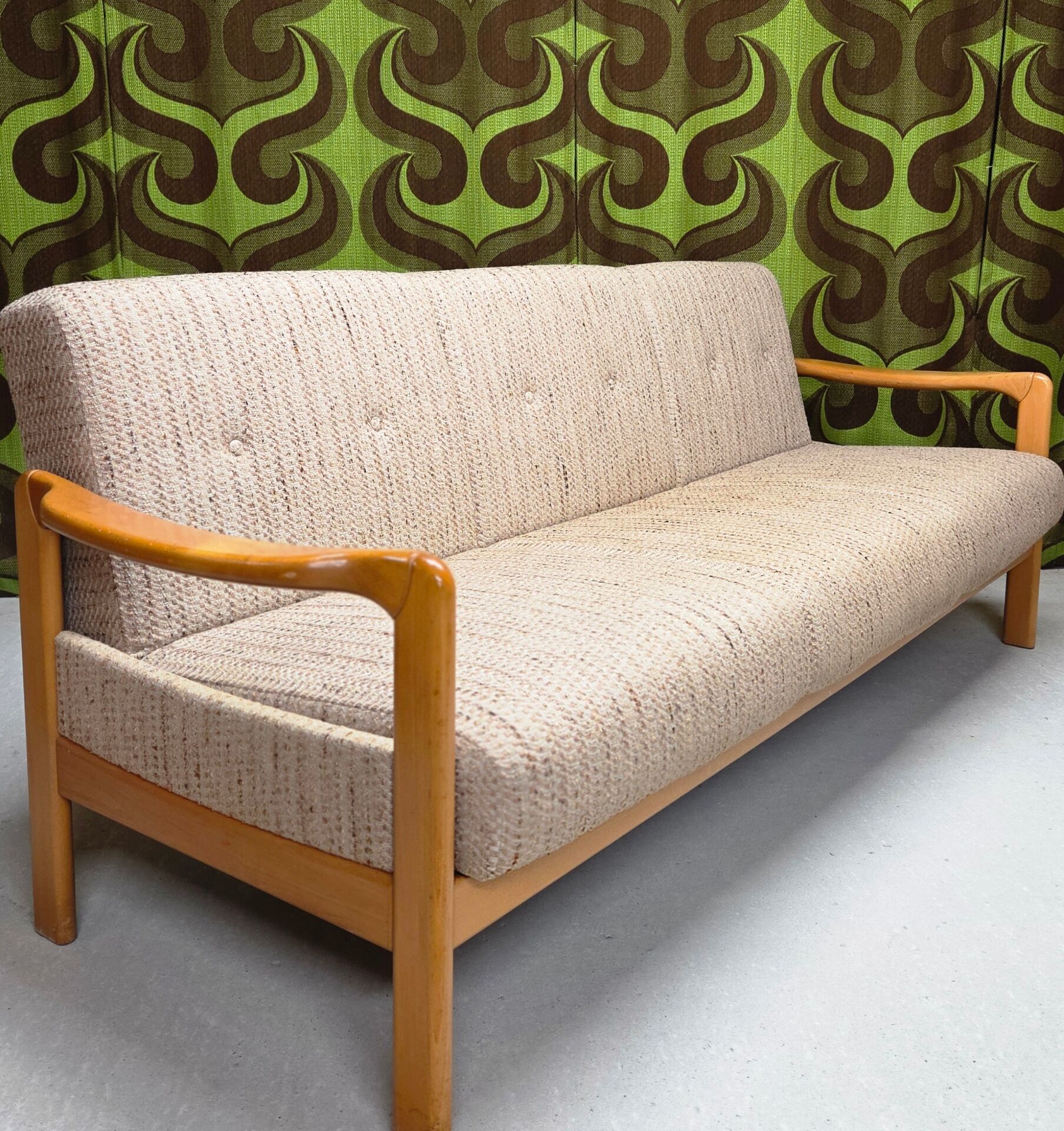 Vintage 1970s convertible sofa/daybed