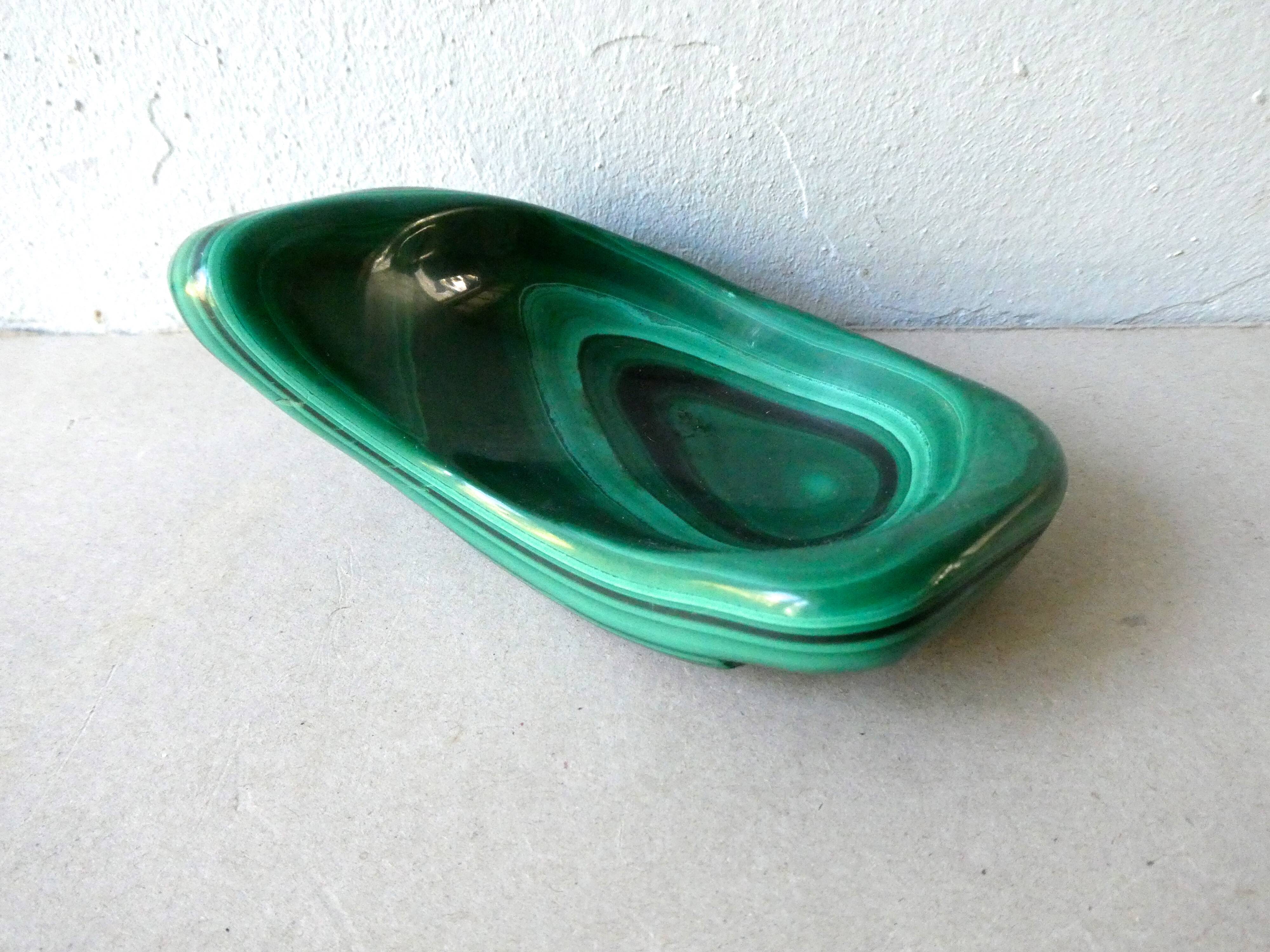 Trinket bowl free form in green malachite stone