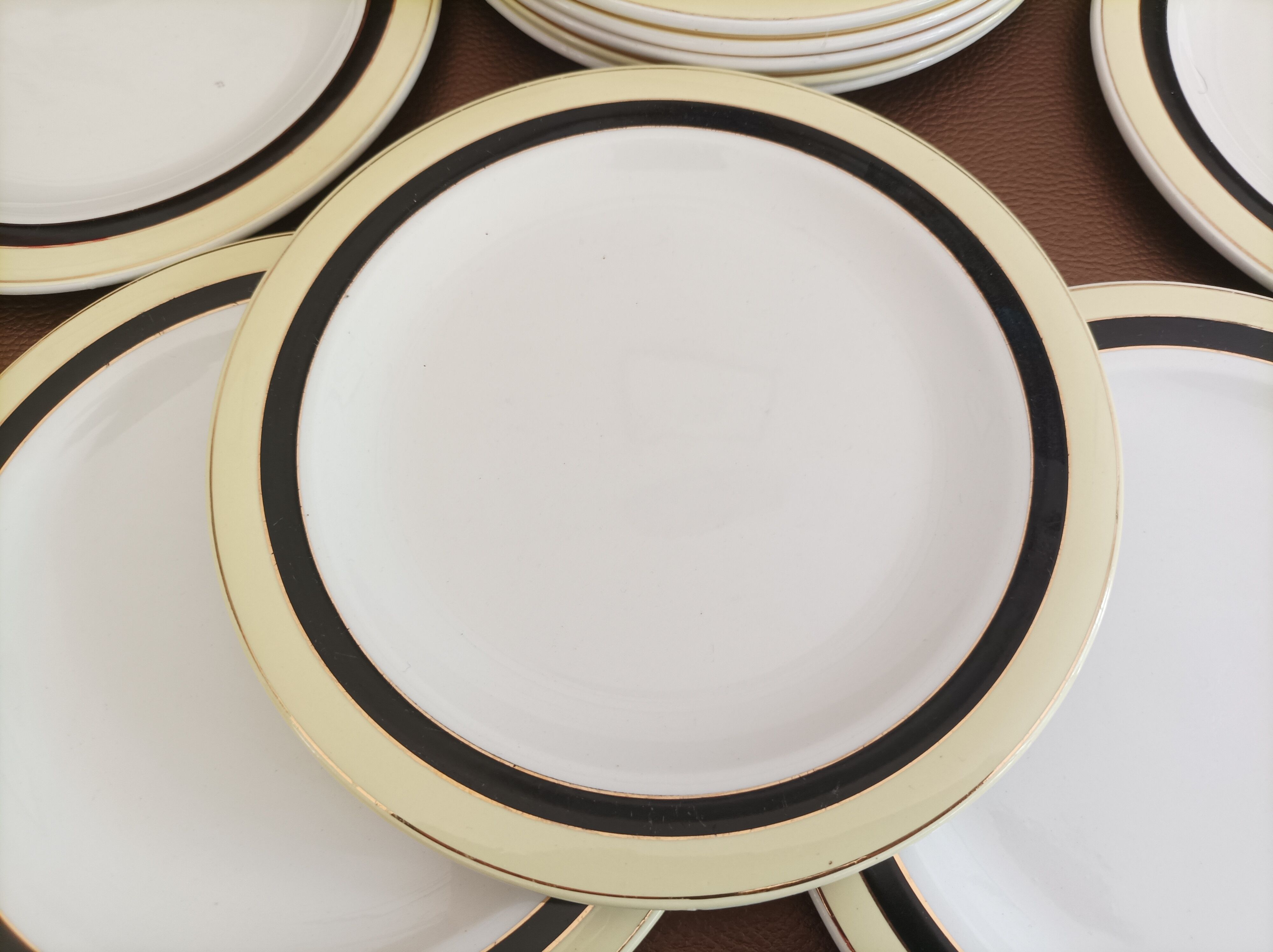 Lot de 11 assiettes plates, 18,5 cm  Salins France Modèle Opaceline Texas Jaune