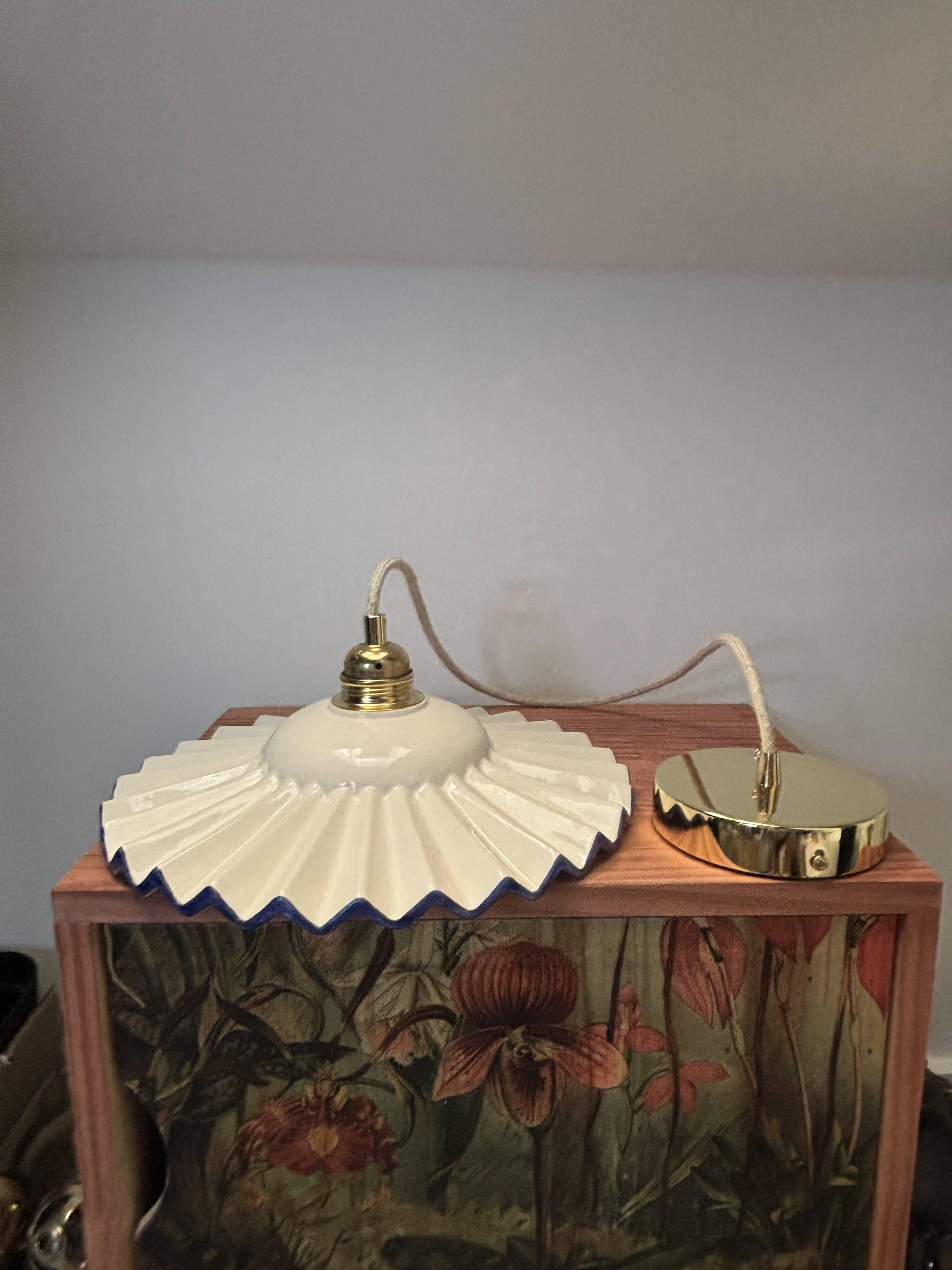 Vintage serrated pendant light