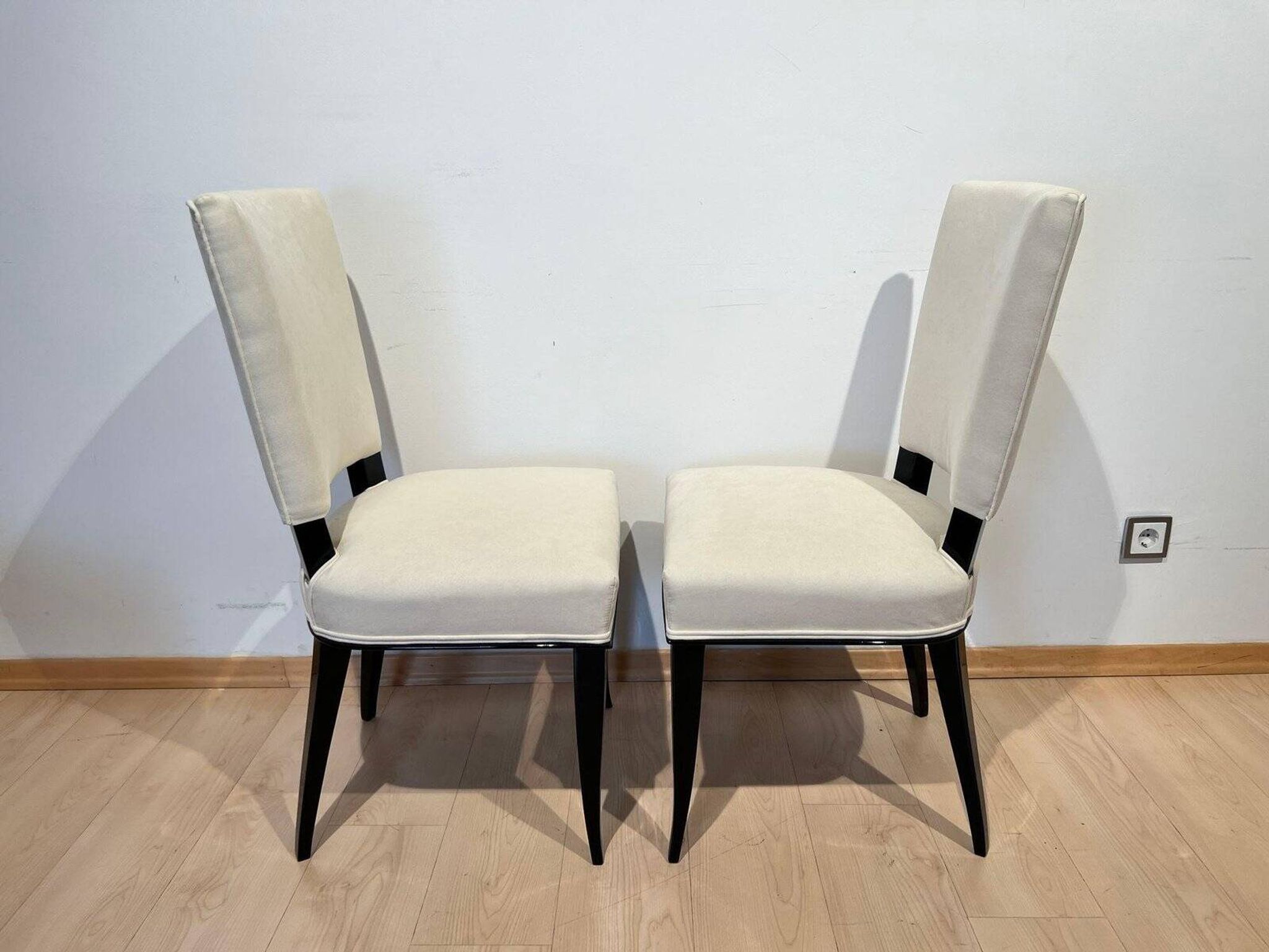 Art Deco Chairs in Black Lacquer in Cream Velour, France, 1930s, Set of 8