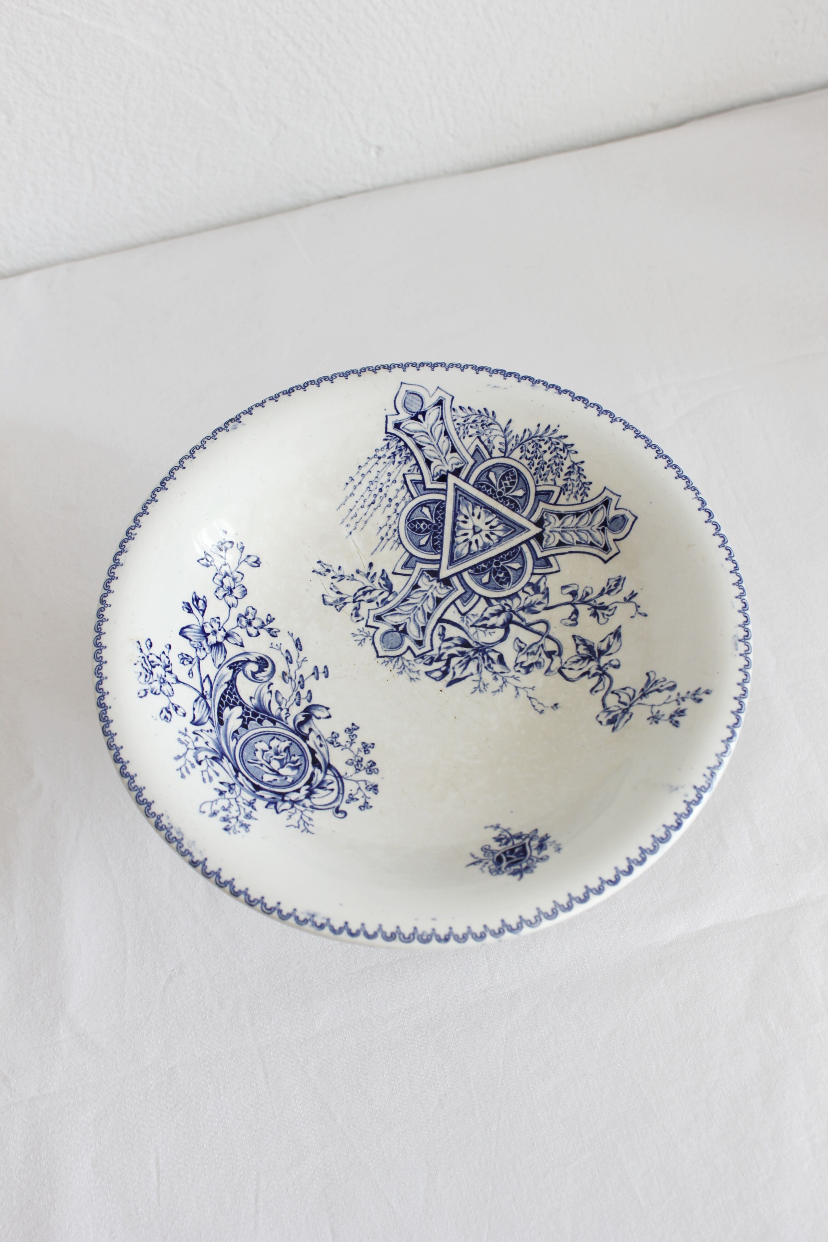 Ironstone fruit bowl "cartouches" u&c sarreguemines