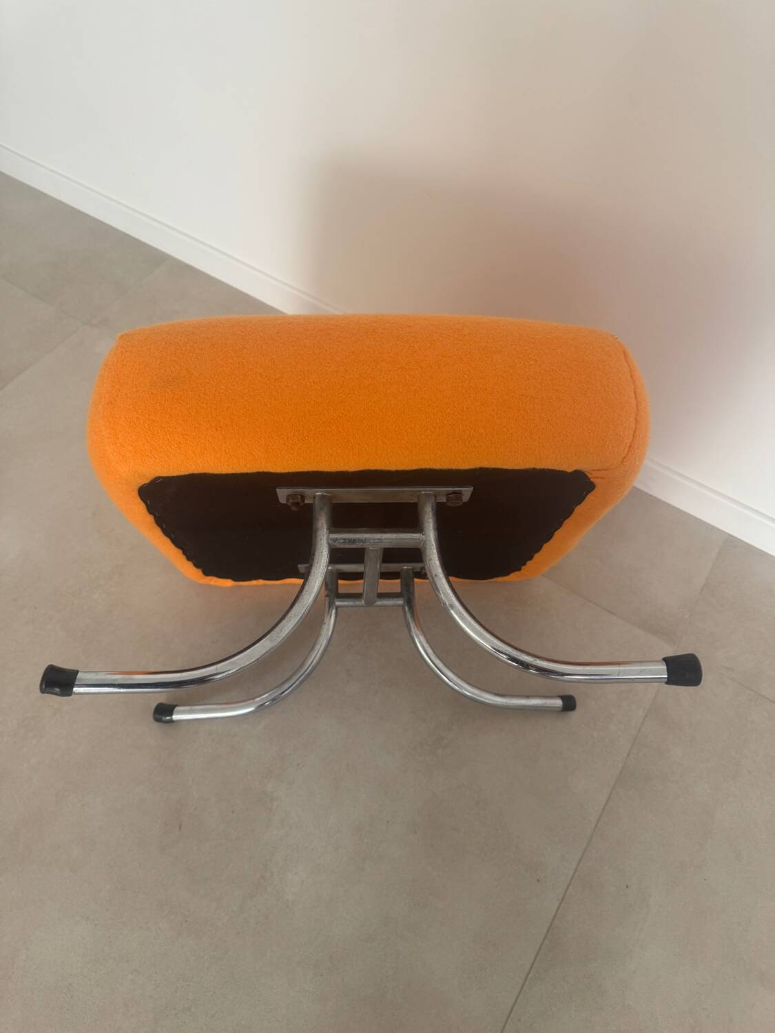 Vintage orange pouf 1970