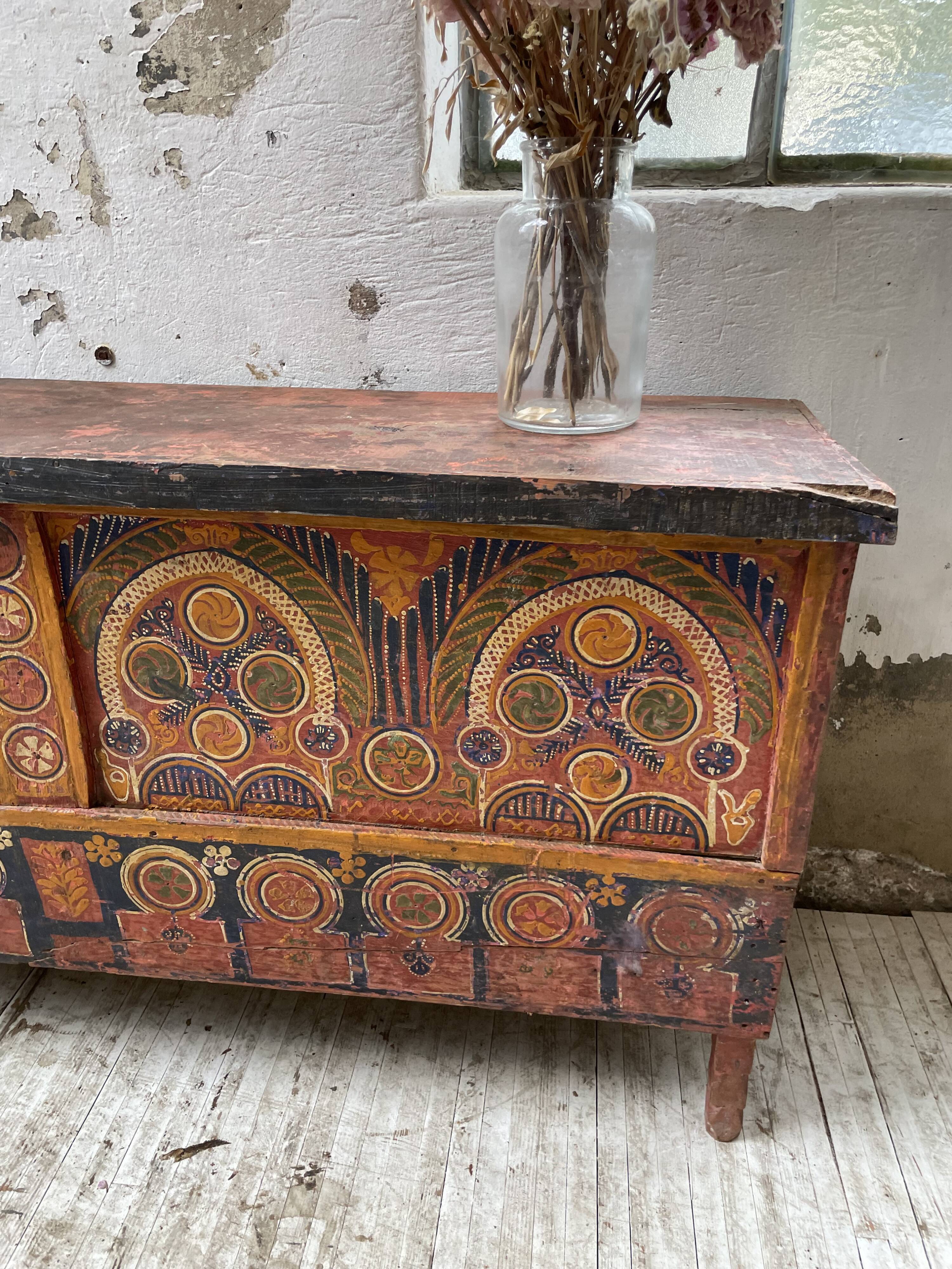 Coffre de mariage marocain polychrome années 50