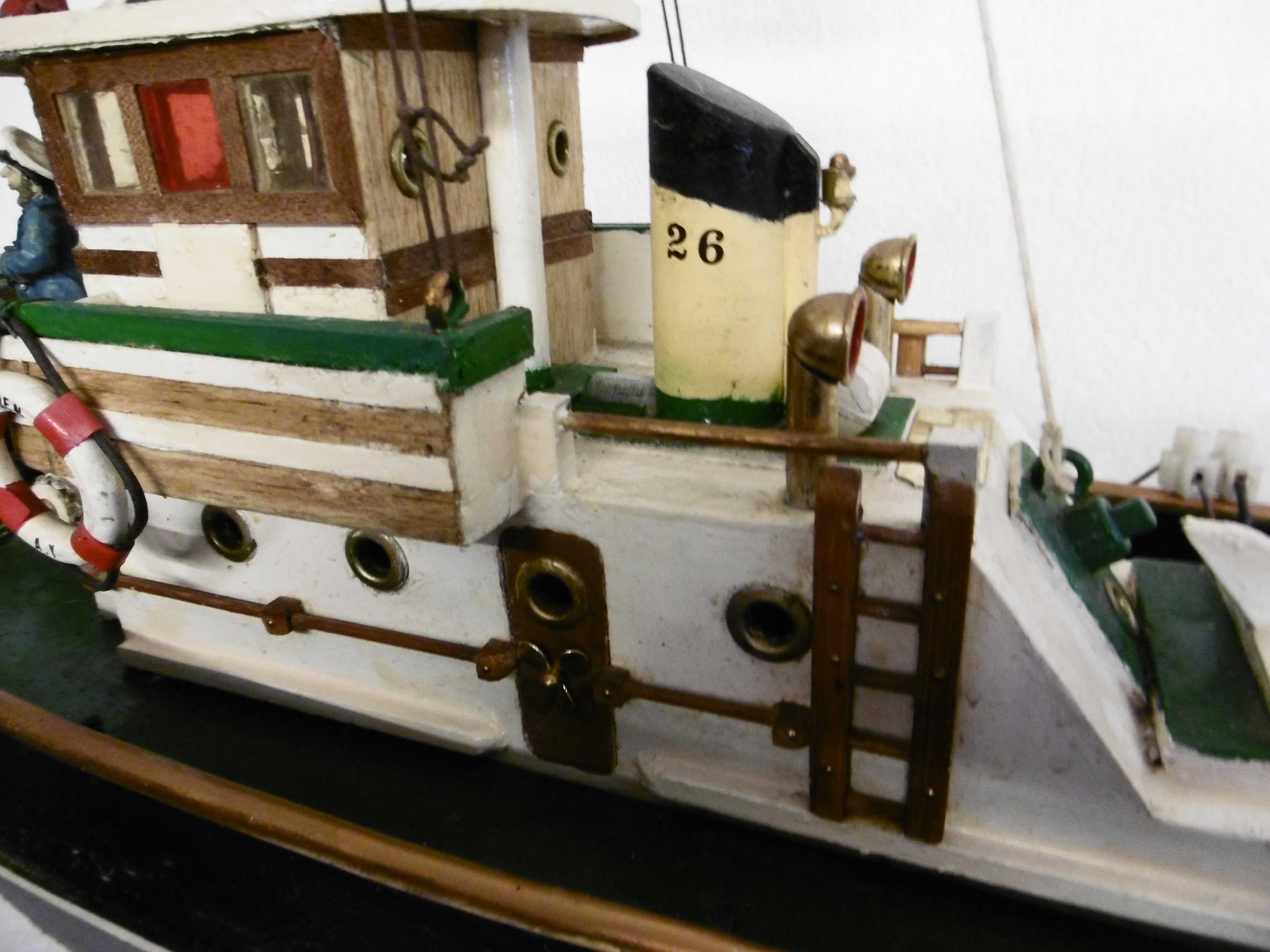 Maquette de bateau, remorqueur abeille 26