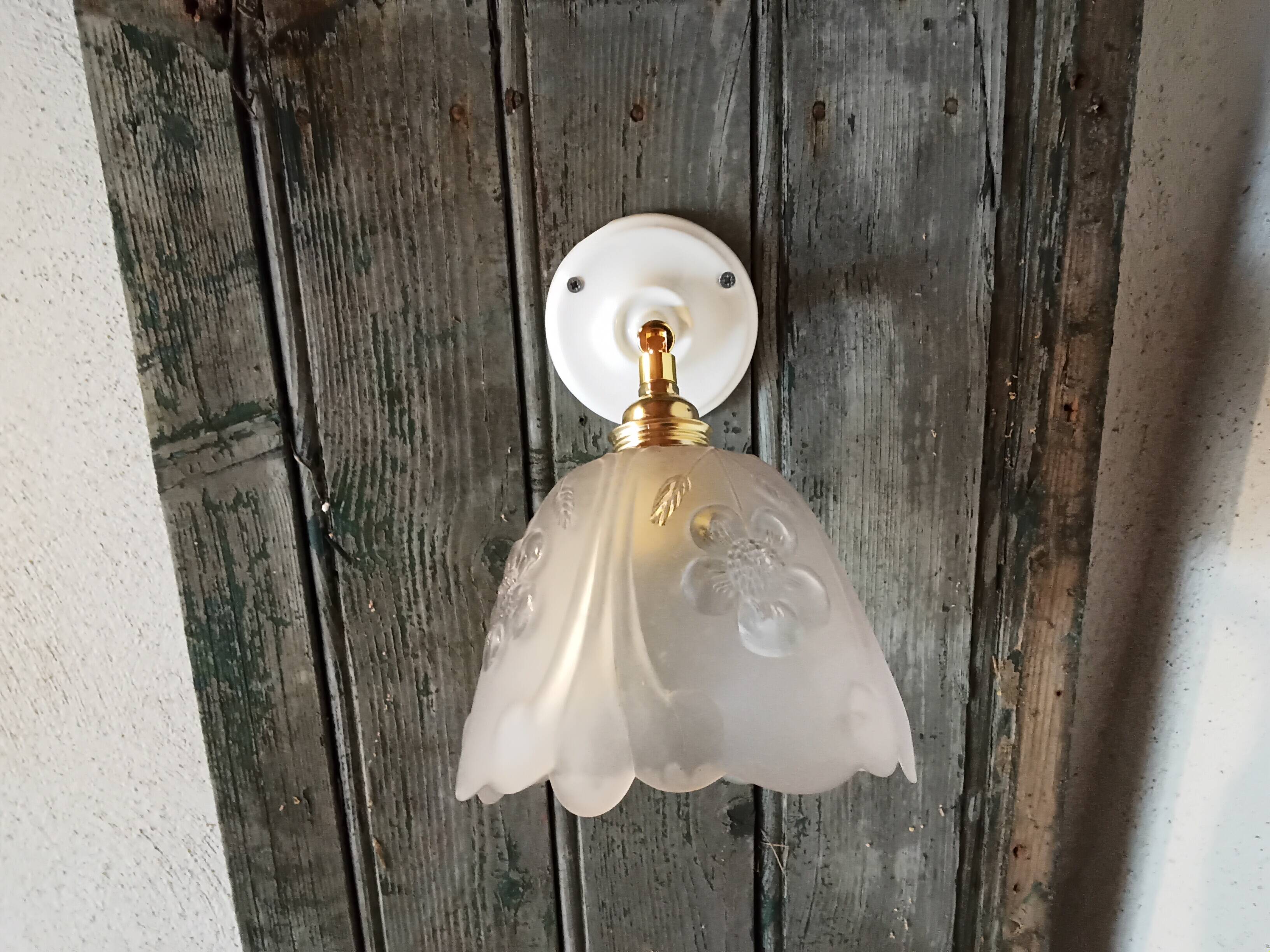 Applique murale vintage en verre dépoli