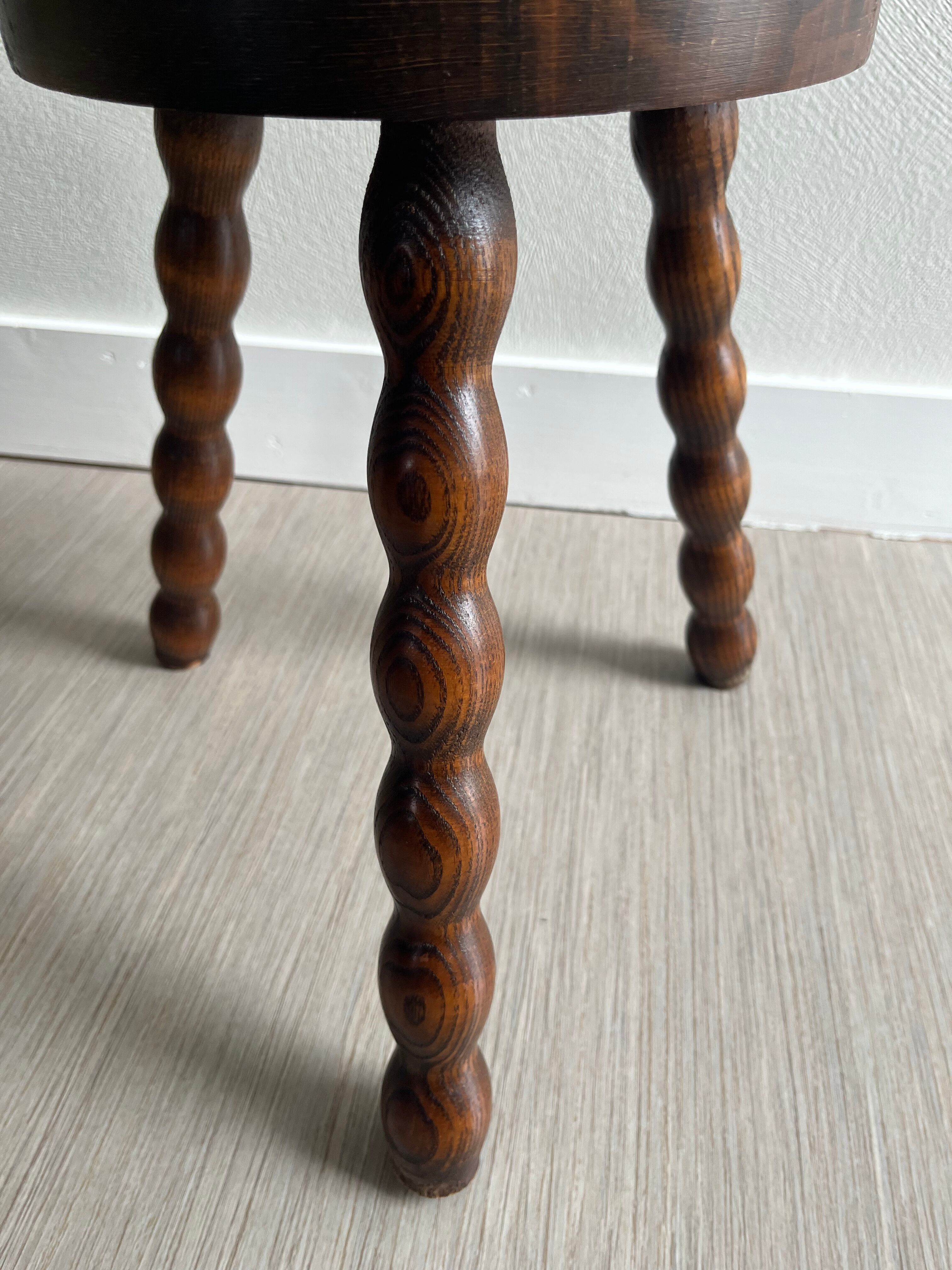 Tabouret tripode bois