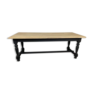 Farm table