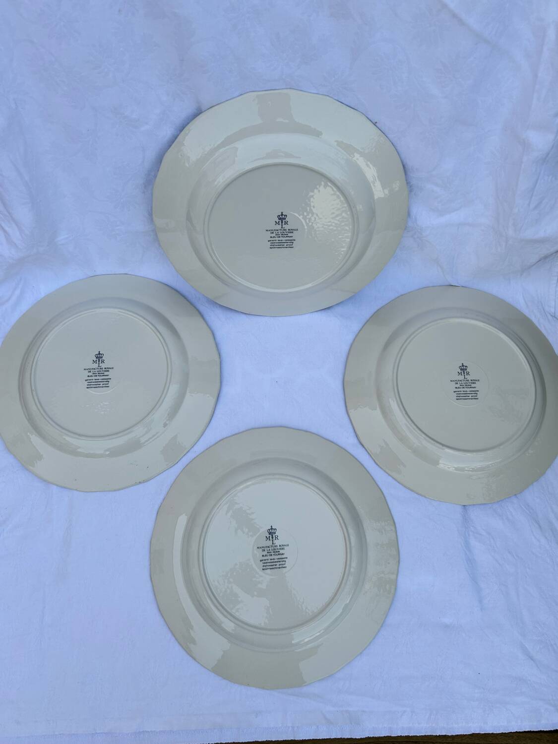Set of 4 Bleu de Tournay iron earth plates