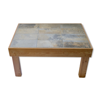 Table basse en bois et carreaux de céramique