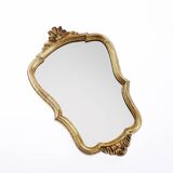 Miroir en bois doré style baroque.