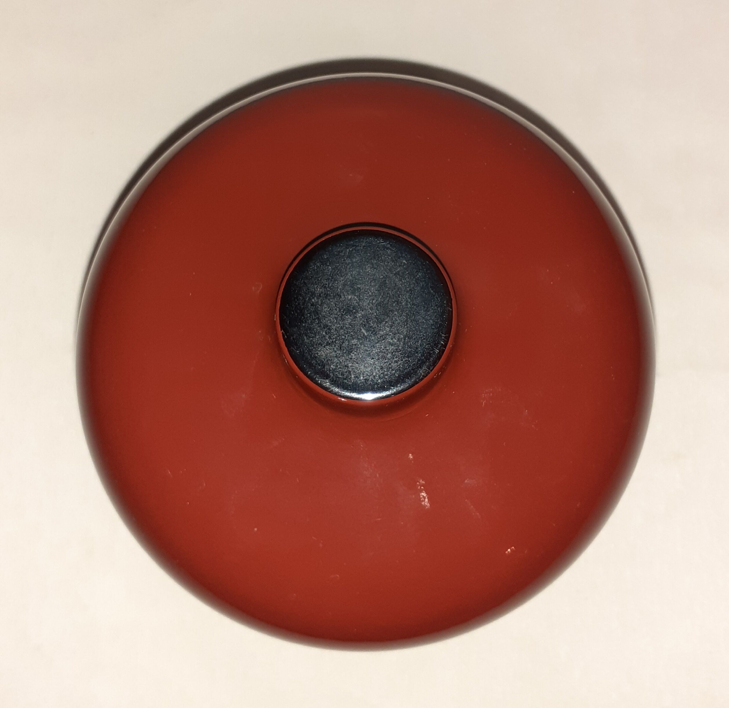 Plateau en bakélite laqué du Japon vintage avec 4 pièces