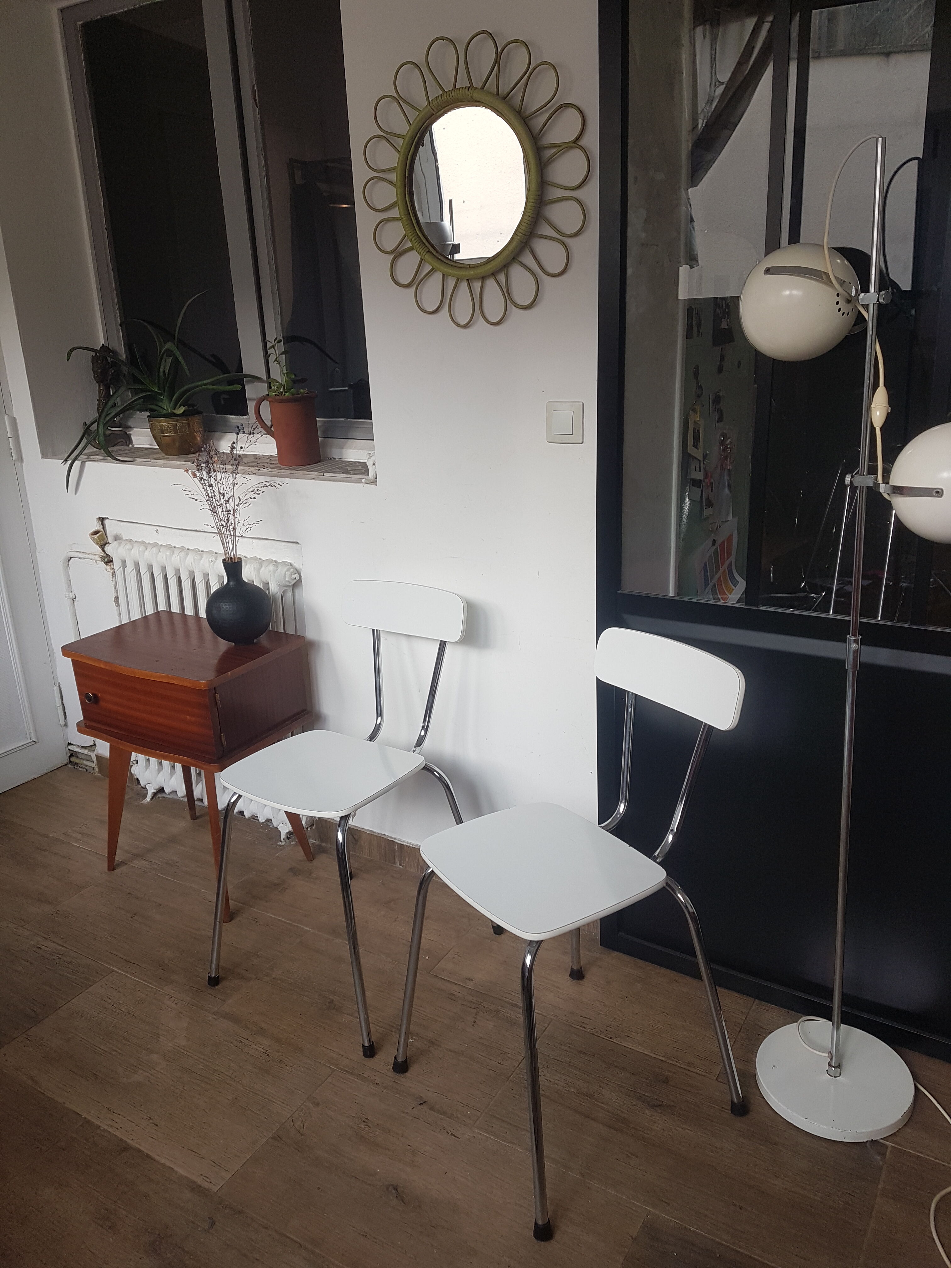 Paire de chaises en formica