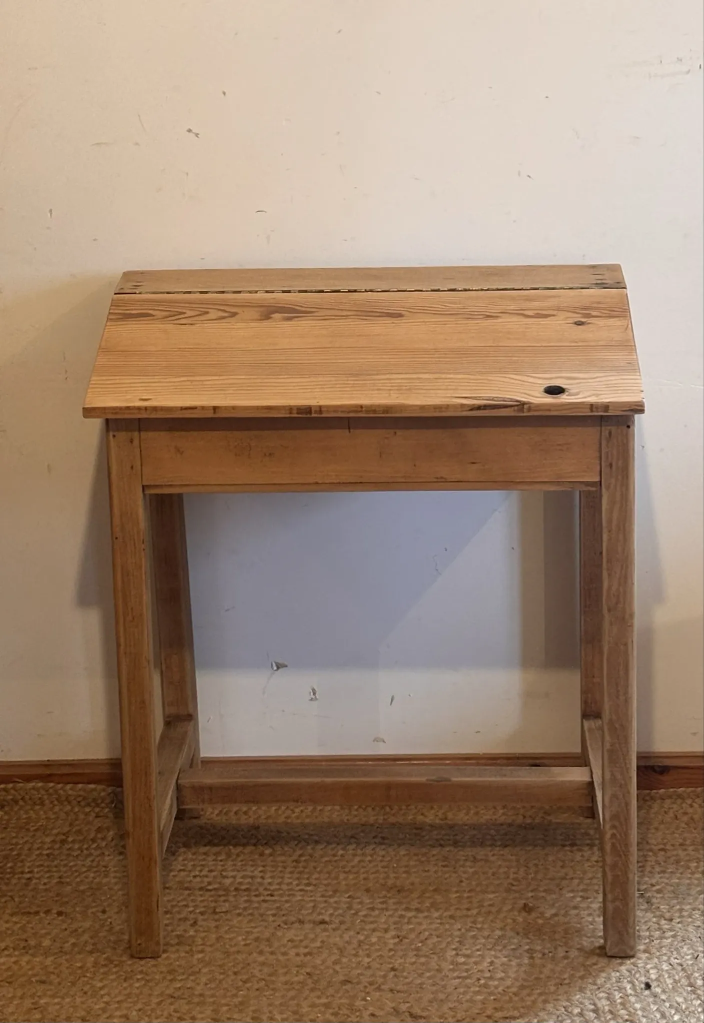 Pupitre d’écolier ancien en bois massif brut - bureau