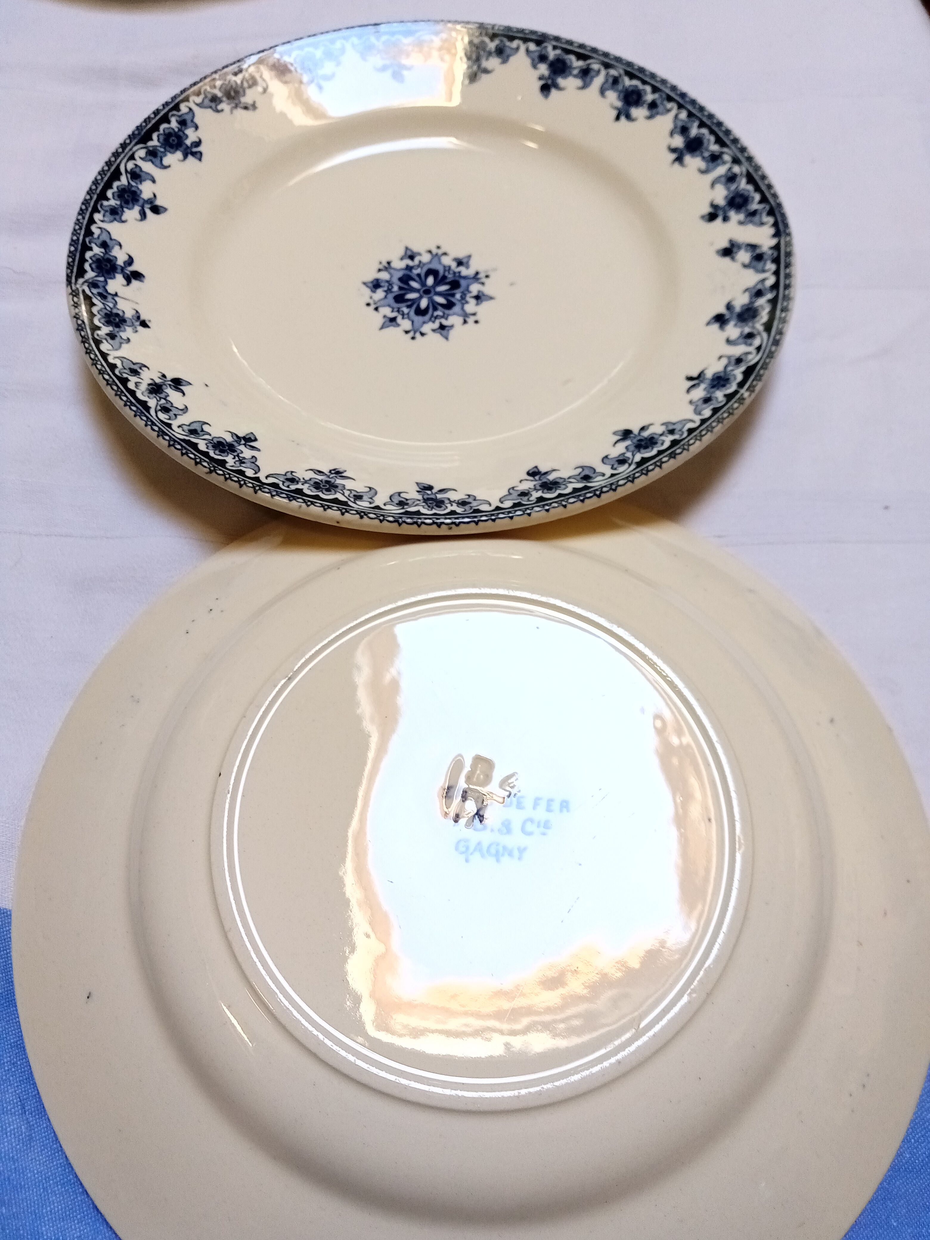 Assortment of 6 old blue flat plates