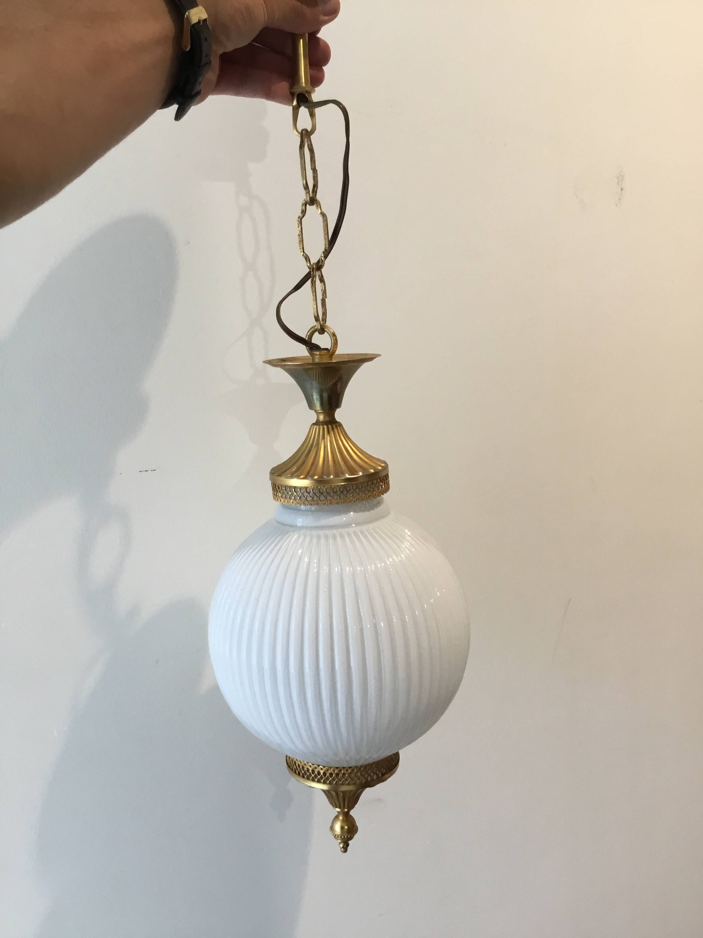 Suspension globe opal glass and brass