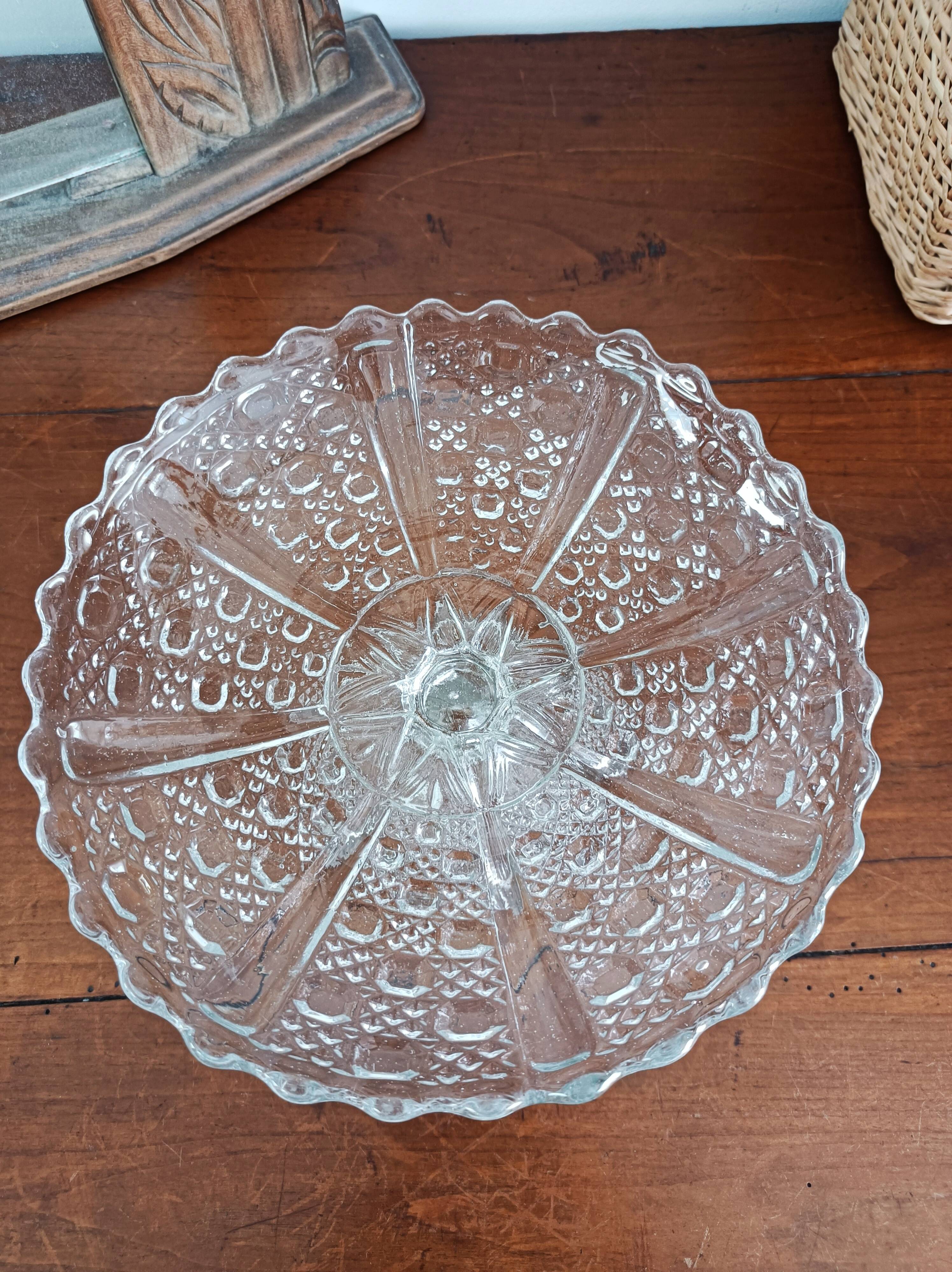 Glass fruit bowl on foot