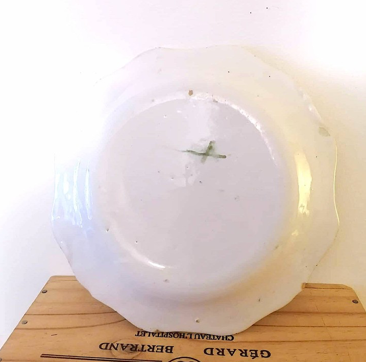 Assiette faïence de Moustiers oiseau du paradis