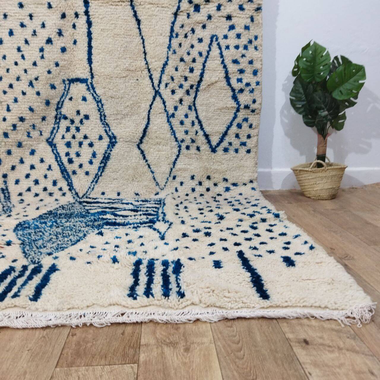 Azilal Berber rug in handmade wool 285 X 210 CM