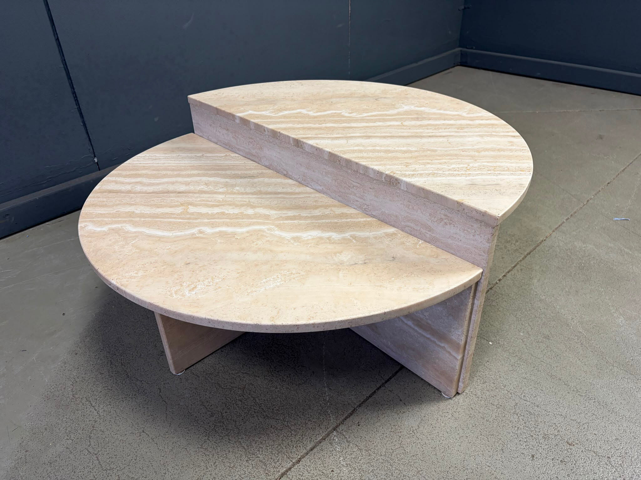 Paire de tables basses en travertin, années 1970