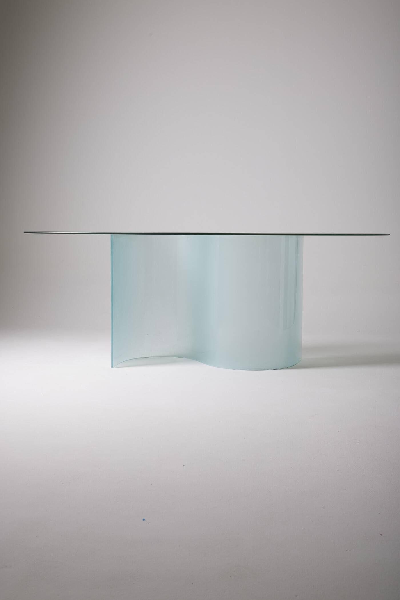 Oval glass table