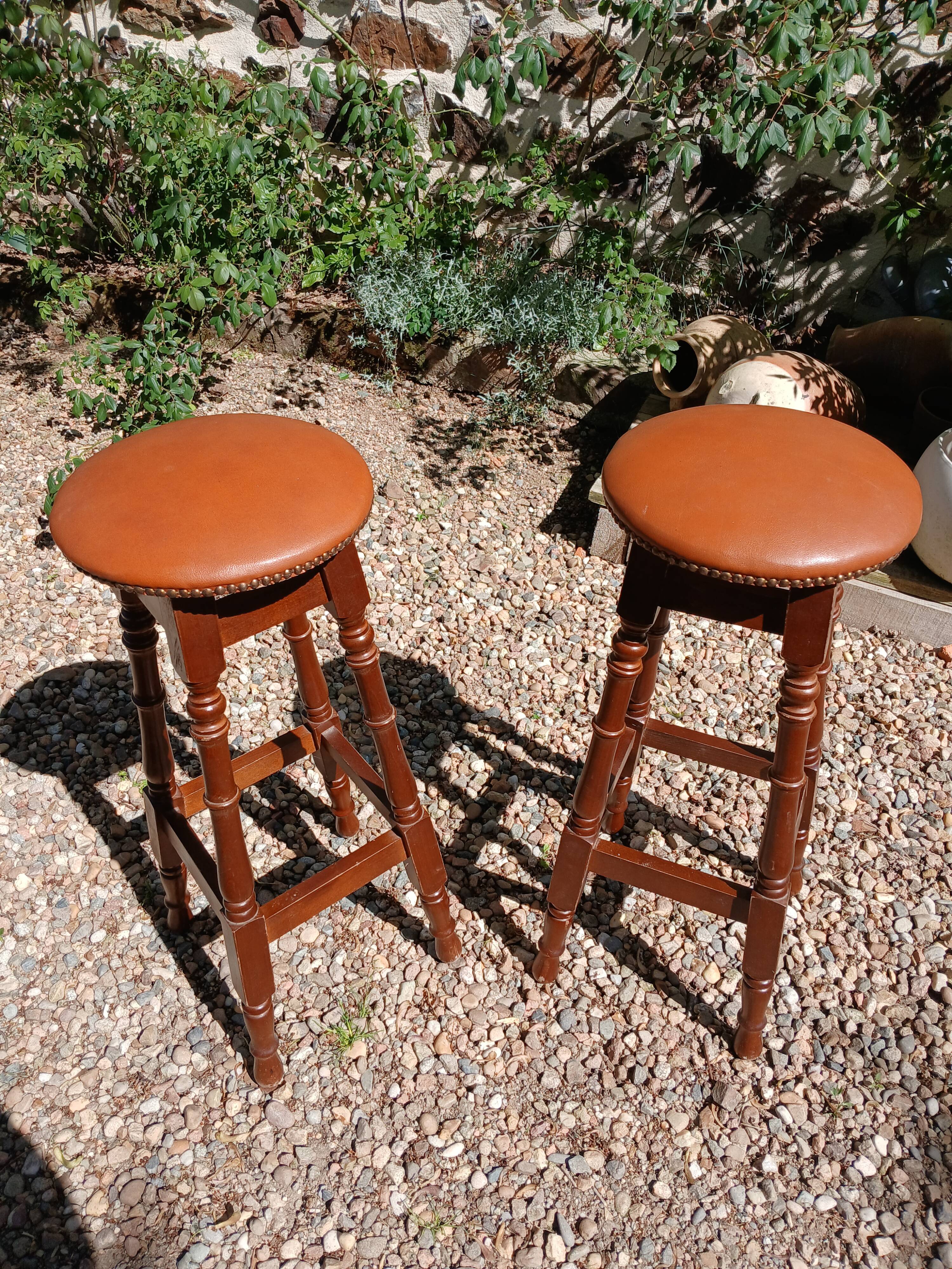 2 vintage bar stools