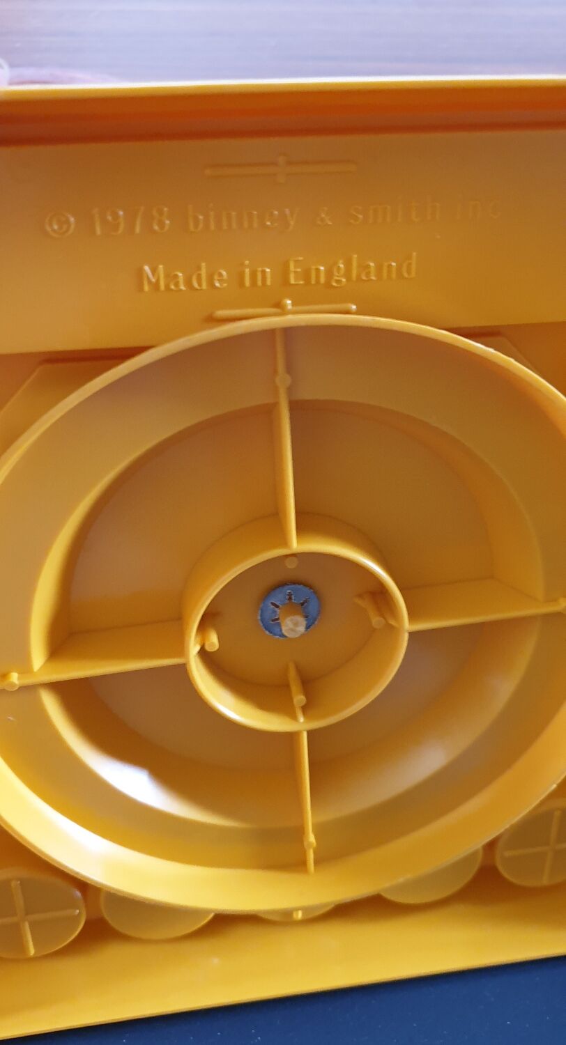 Vintage pencil holder crayola